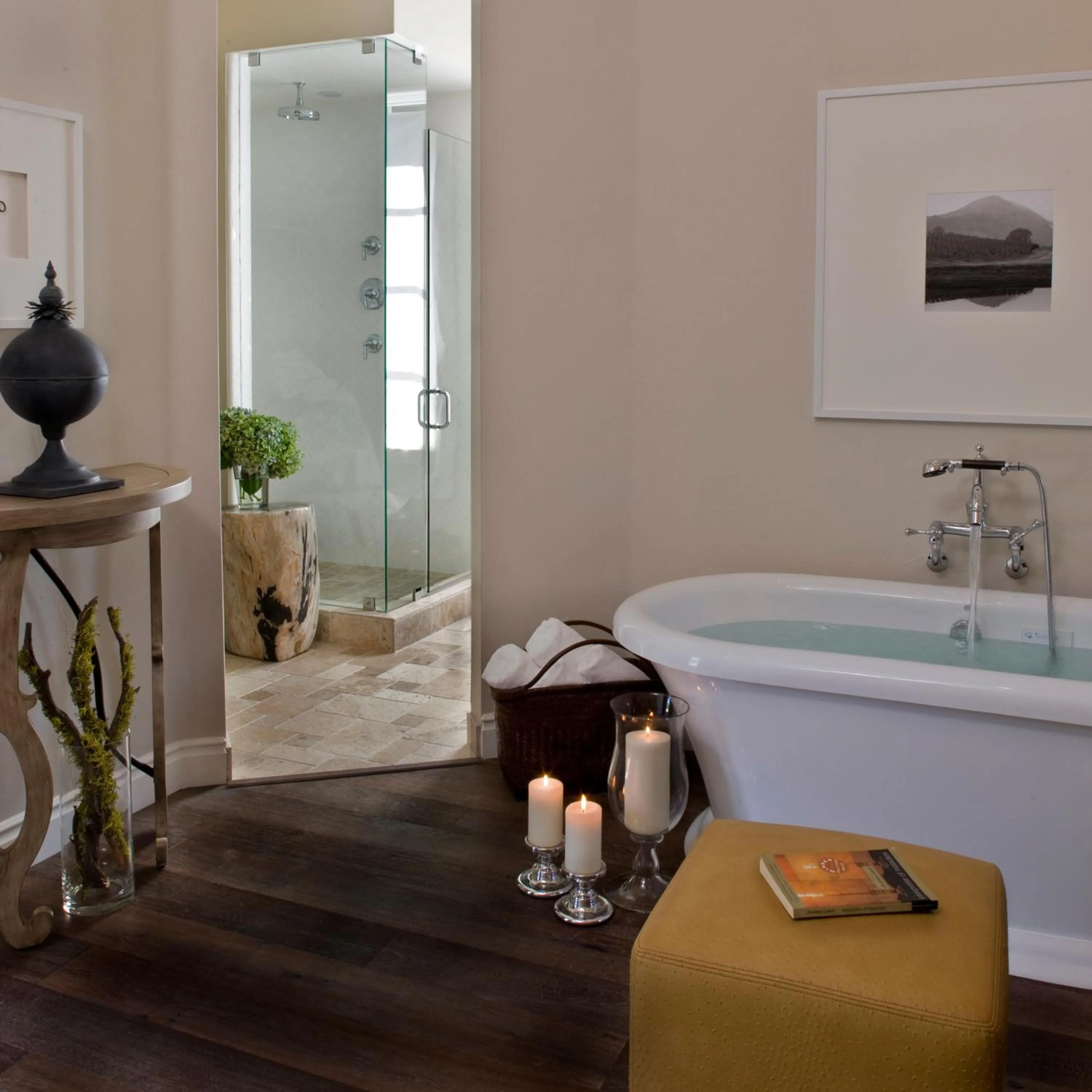 Bedroom in Hotel Yountville