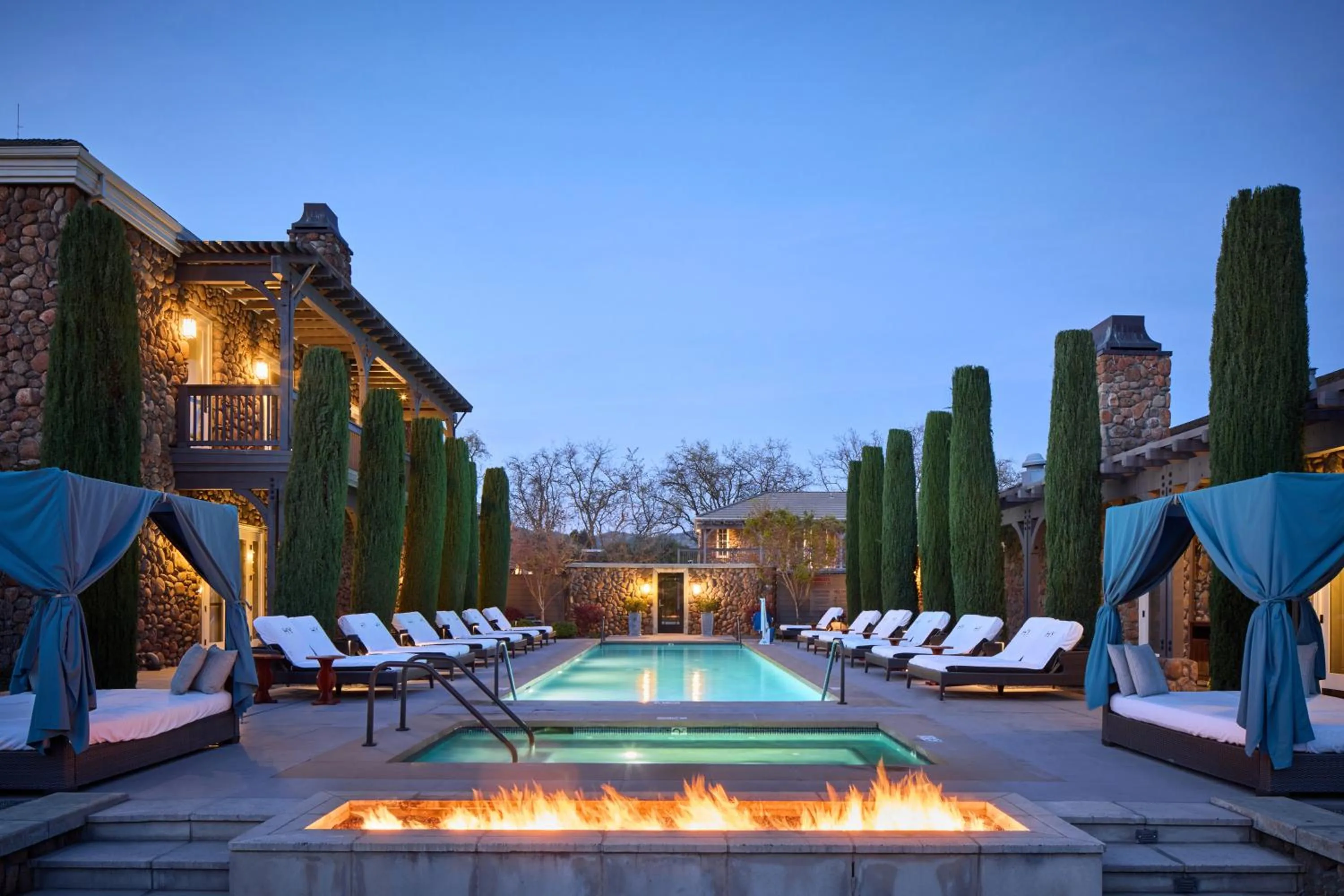 Swimming pool in Hotel Yountville
