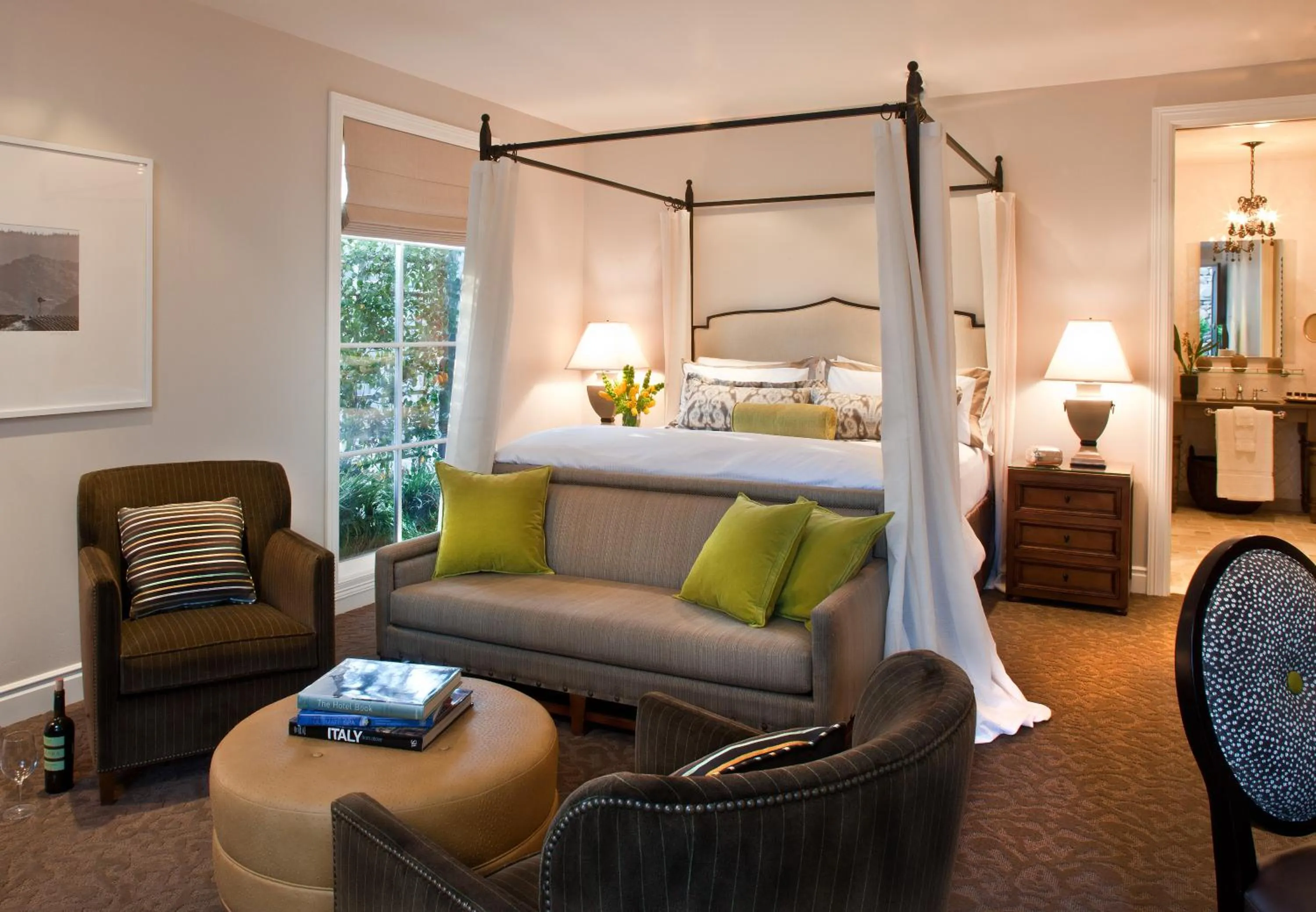 Bed in Hotel Yountville