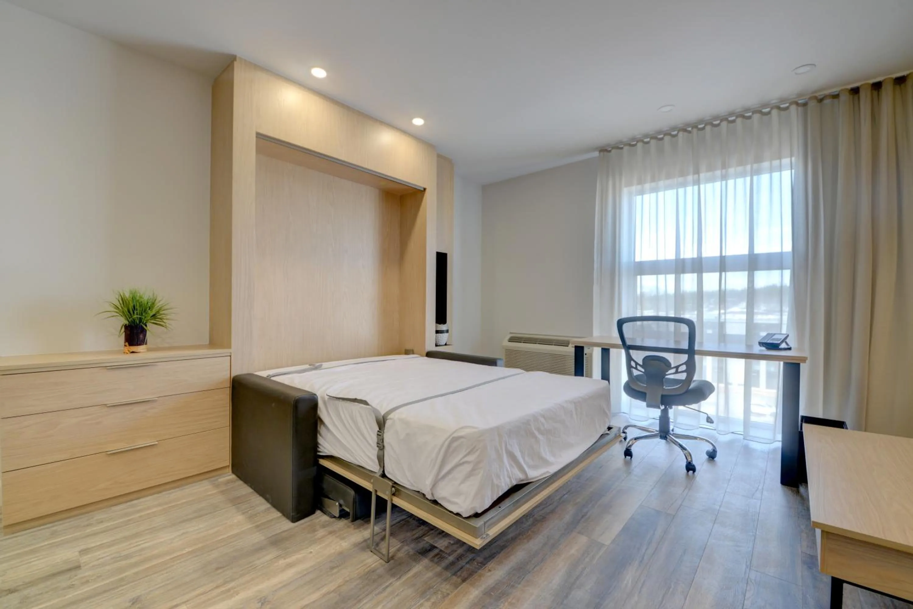 Bed in Hôtel Universel, Centre de congrès Rivière-du-Loup