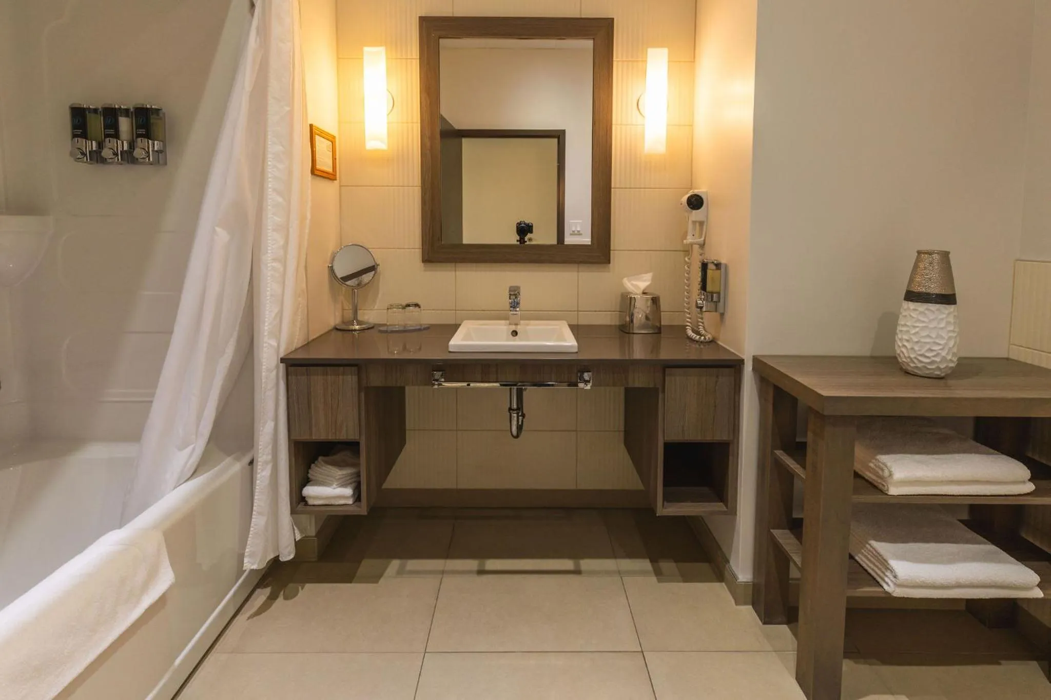 Bathroom in Hôtel Universel, Centre de congrès Rivière-du-Loup
