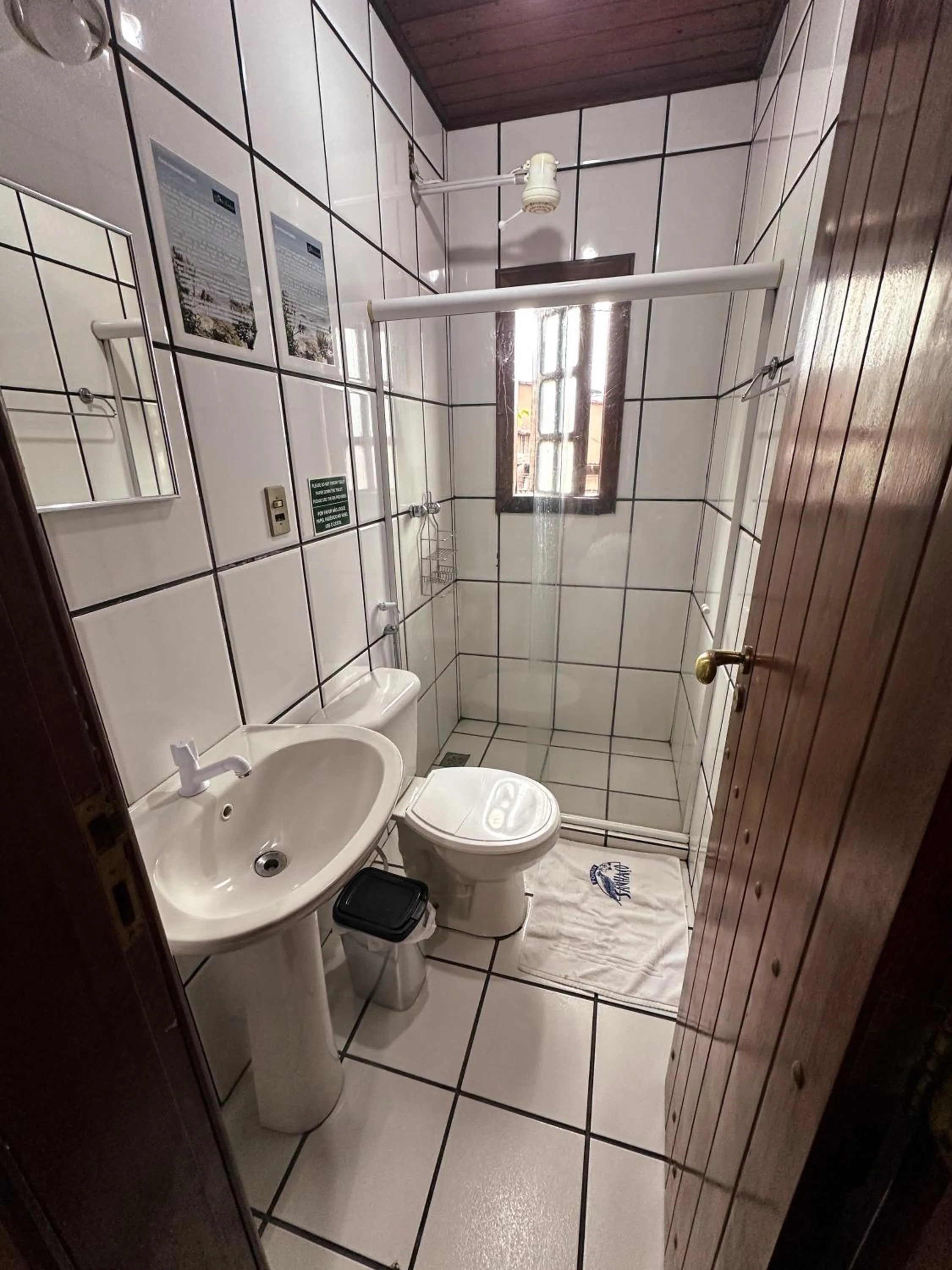 Shower in Pousada Sanhaço