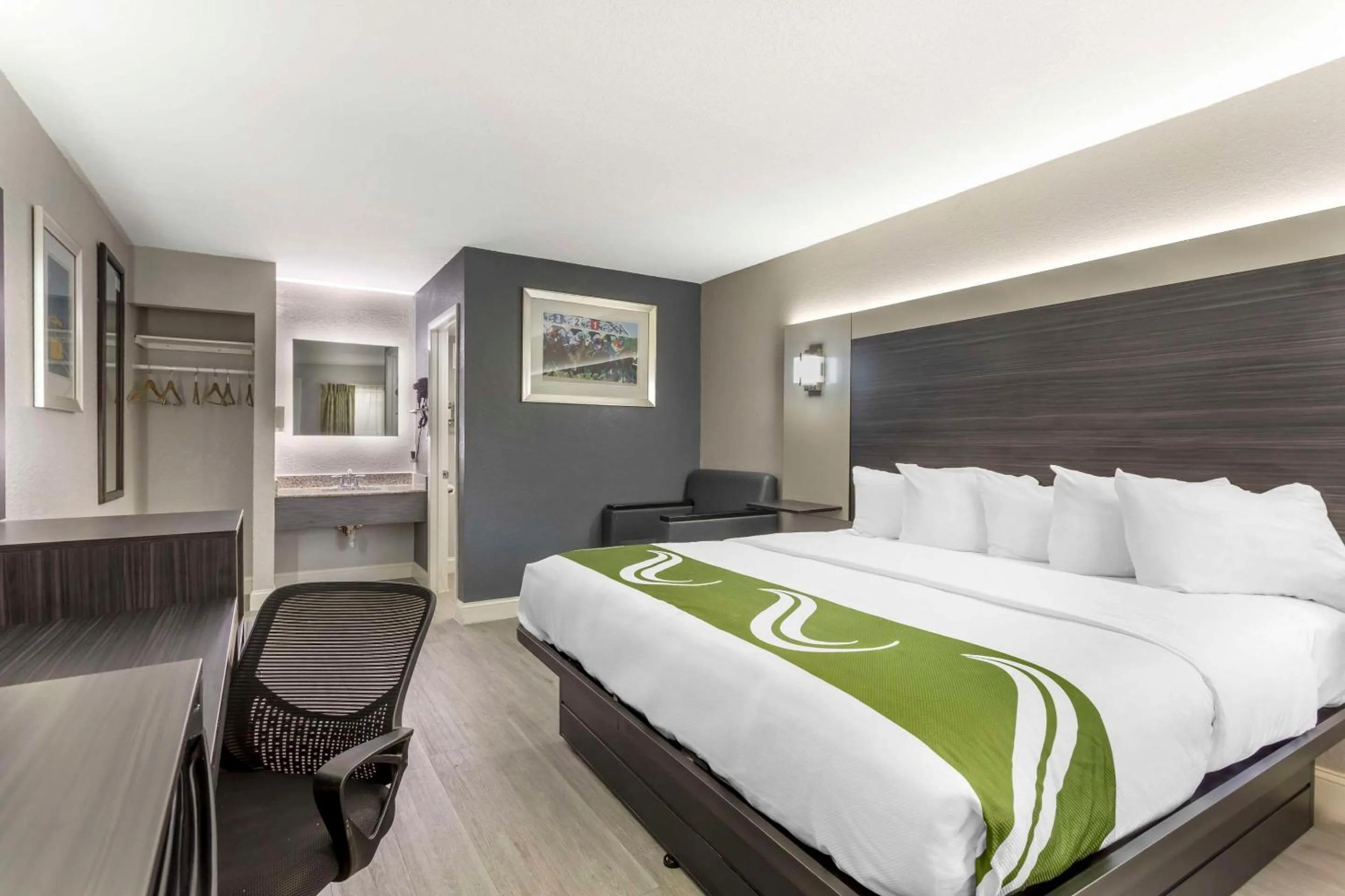 Bedroom, Bed in Quality Inn Gainesville near University