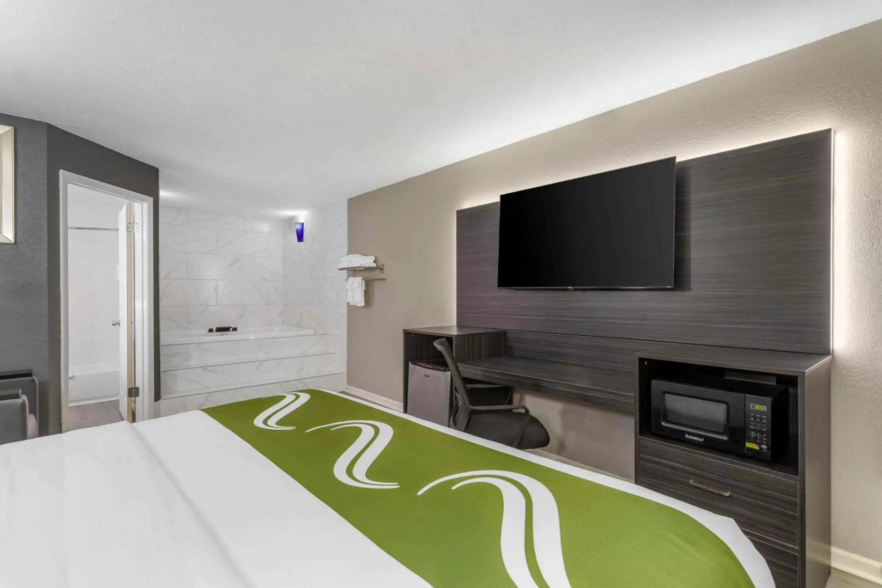 Bedroom, Bed in Quality Inn Gainesville near University