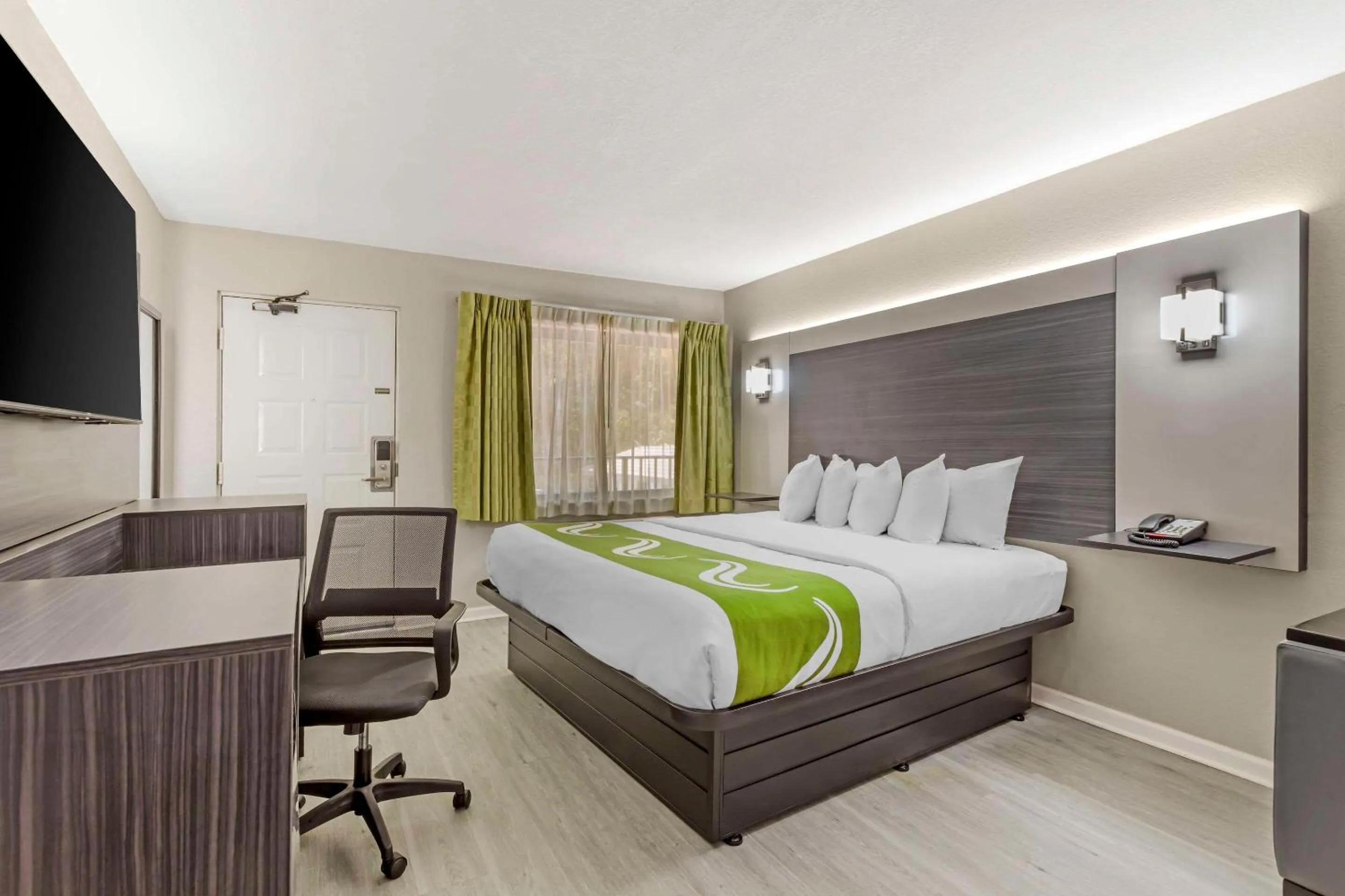 Bedroom, Bed in Quality Inn Gainesville near University