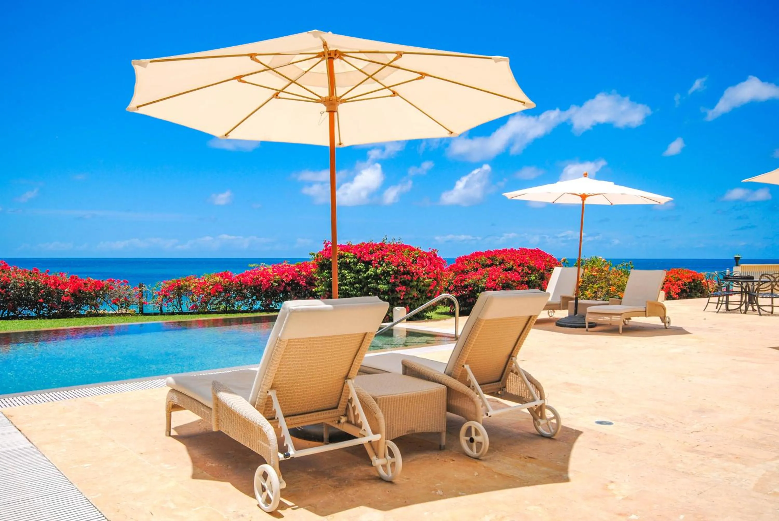 Swimming pool in Blue Waters Resort and Spa