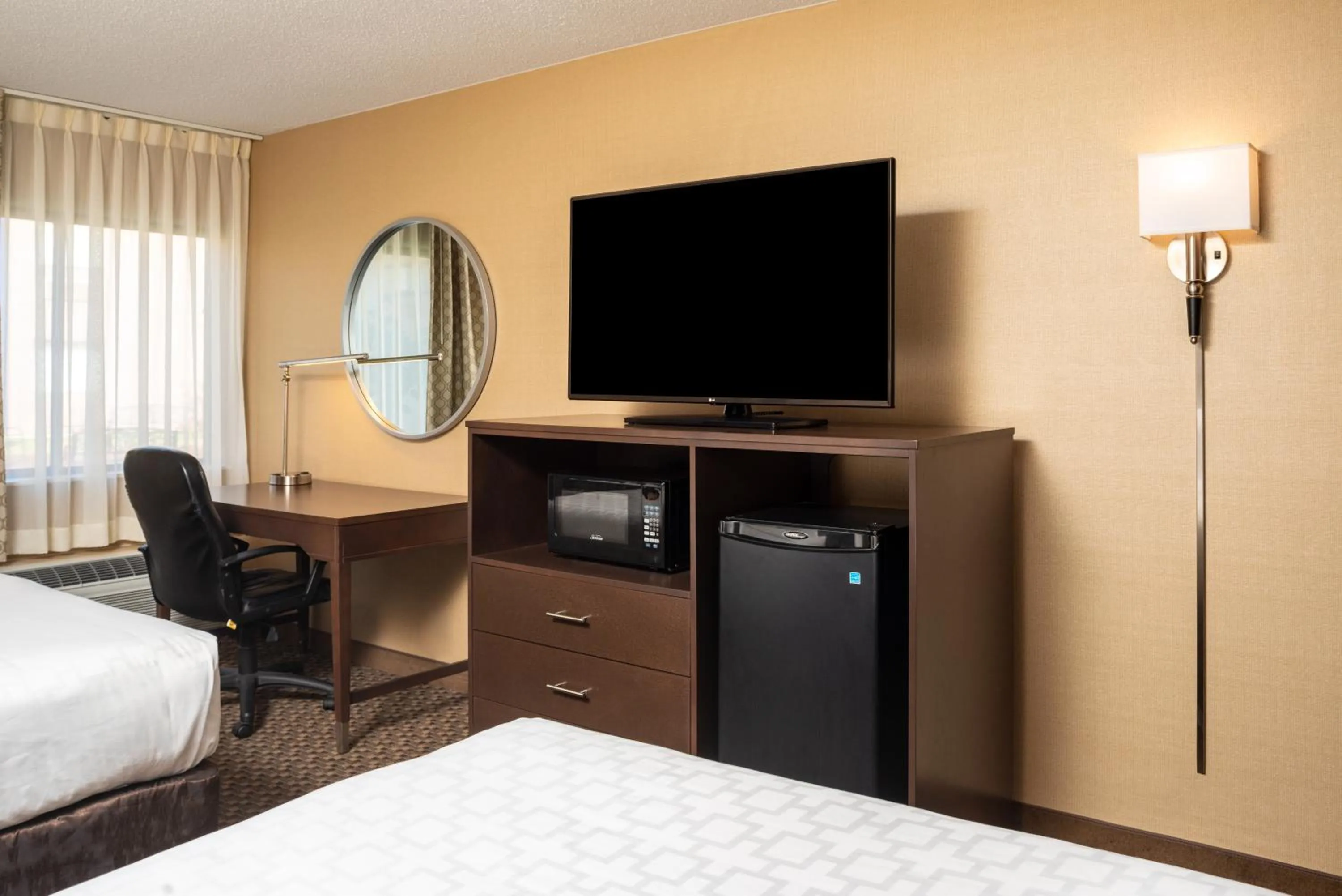 TV and multimedia, Bed in Clarion Pointe Harrisonburg