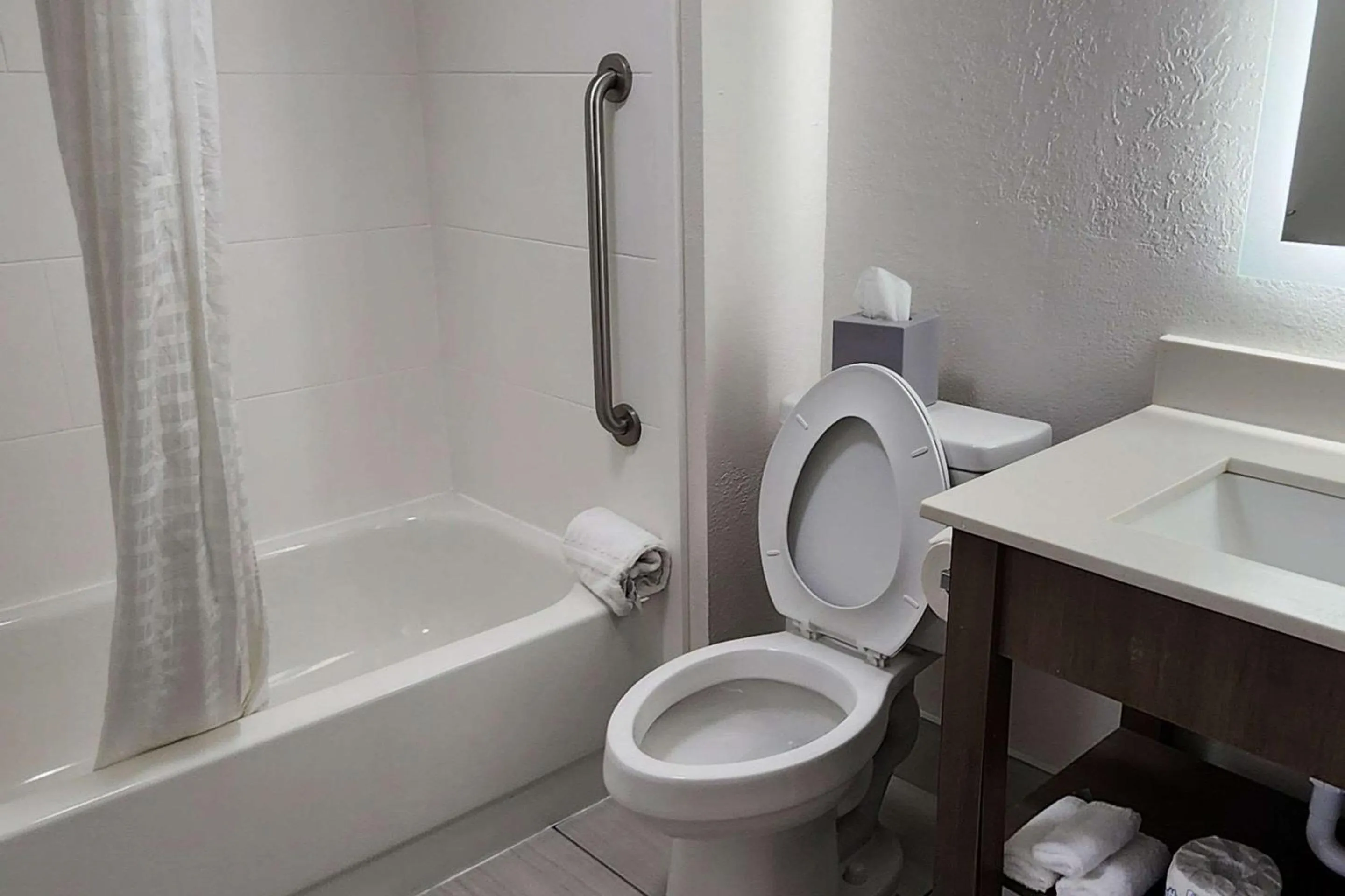 Bedroom in Comfort Inn Pensacola - University Area