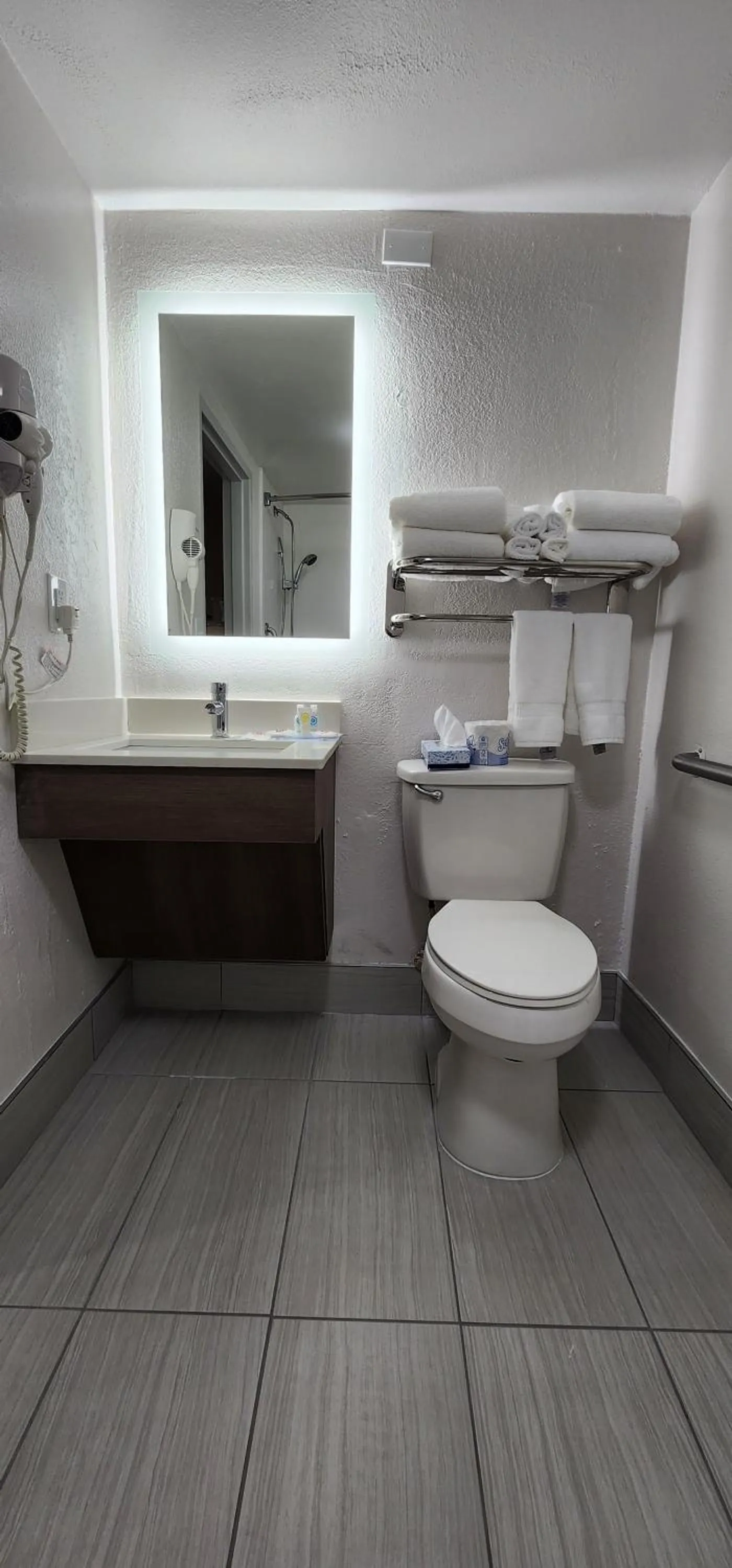 Bathroom in Comfort Inn Pensacola - University Area