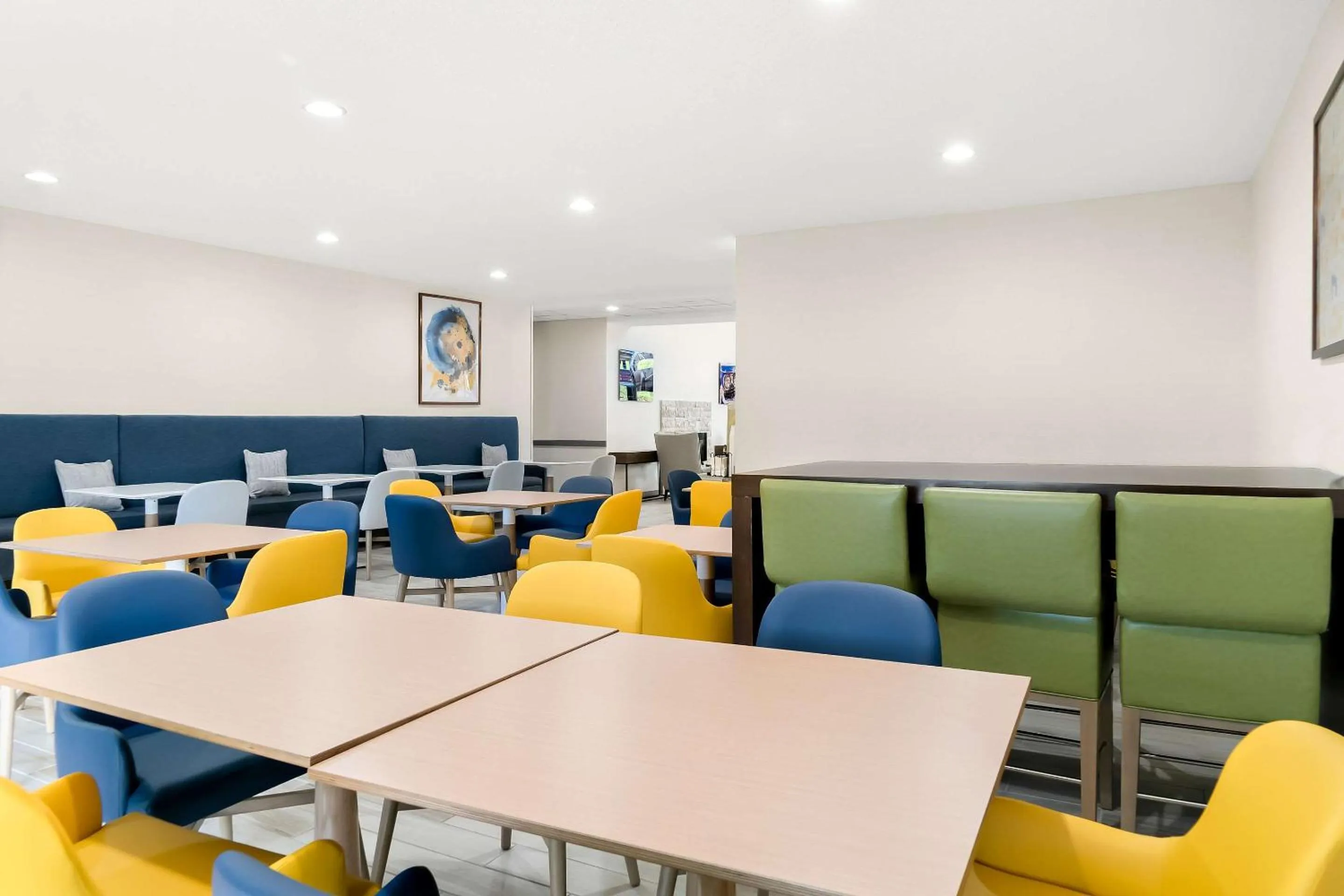 Breakfast in Comfort Suites Southfield-Detroit