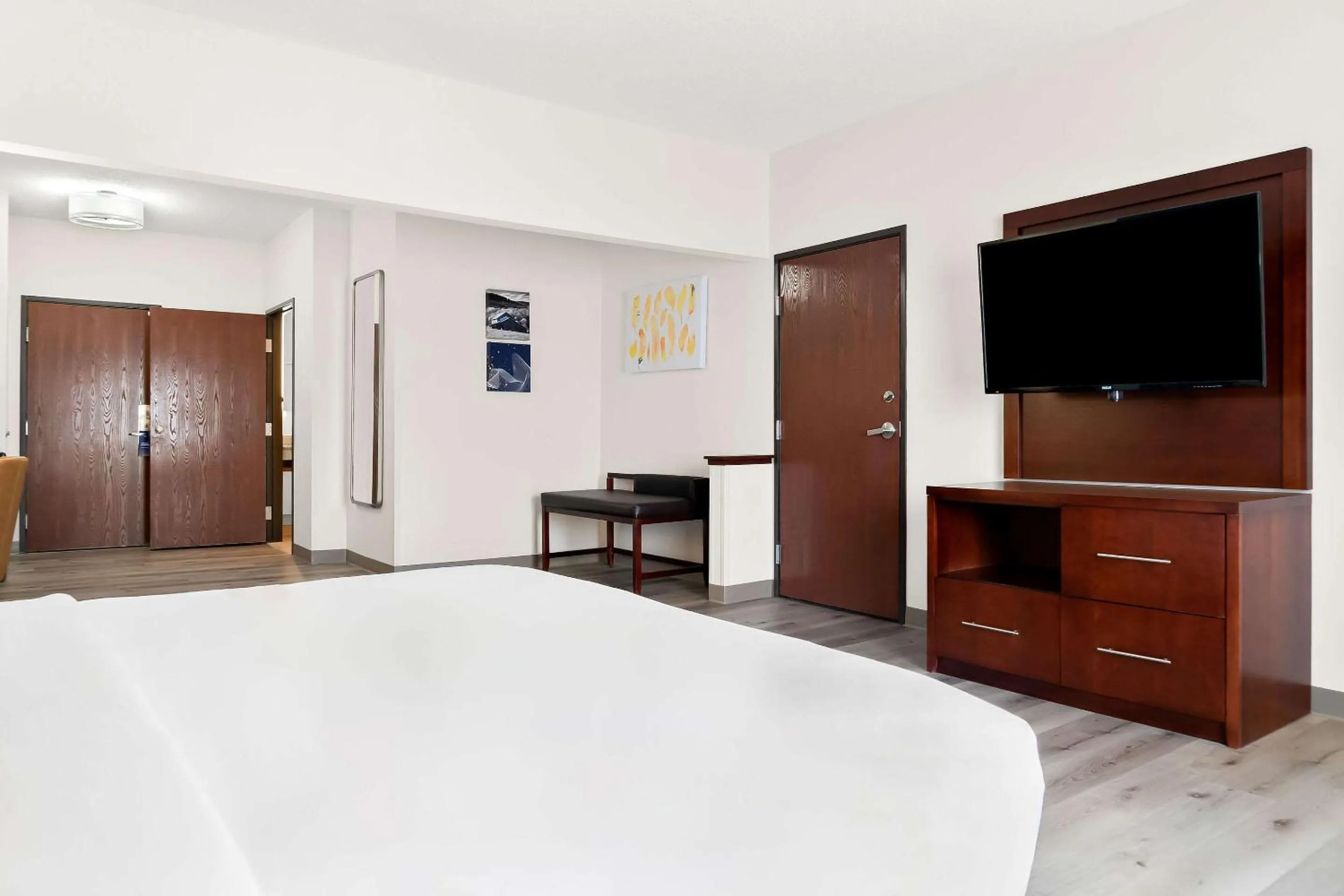 Bedroom, Bed in Comfort Suites Southfield-Detroit