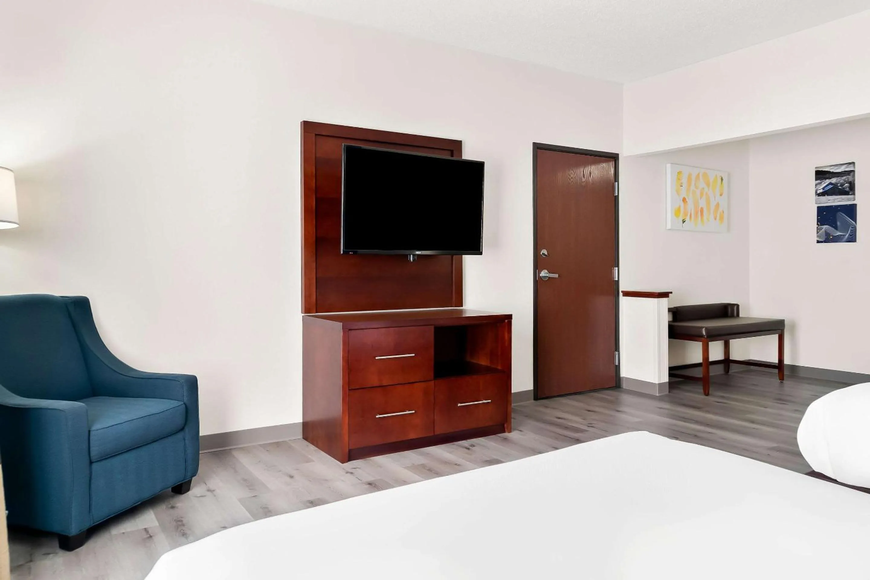 Bedroom, Bed in Comfort Suites Southfield-Detroit