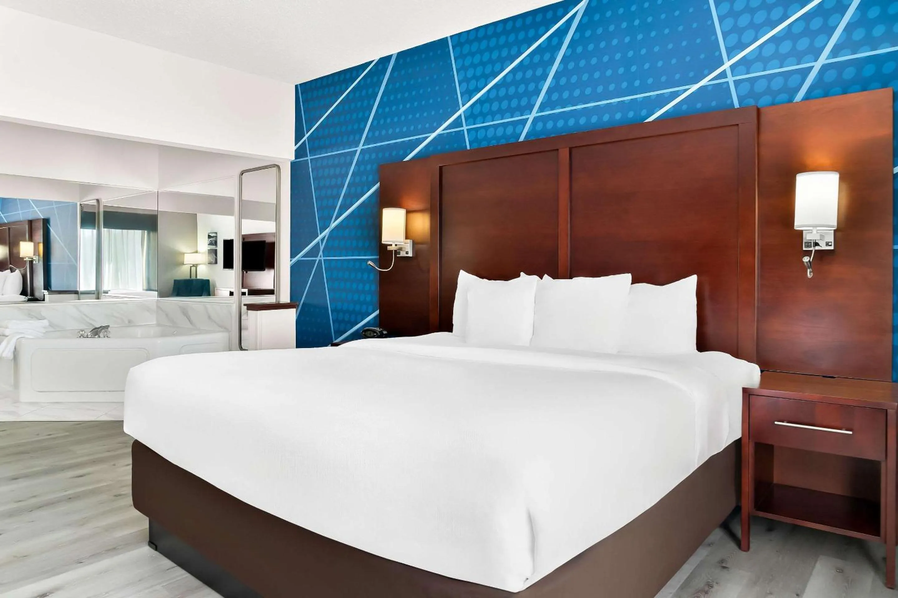 Bedroom, Bed in Comfort Suites Southfield-Detroit