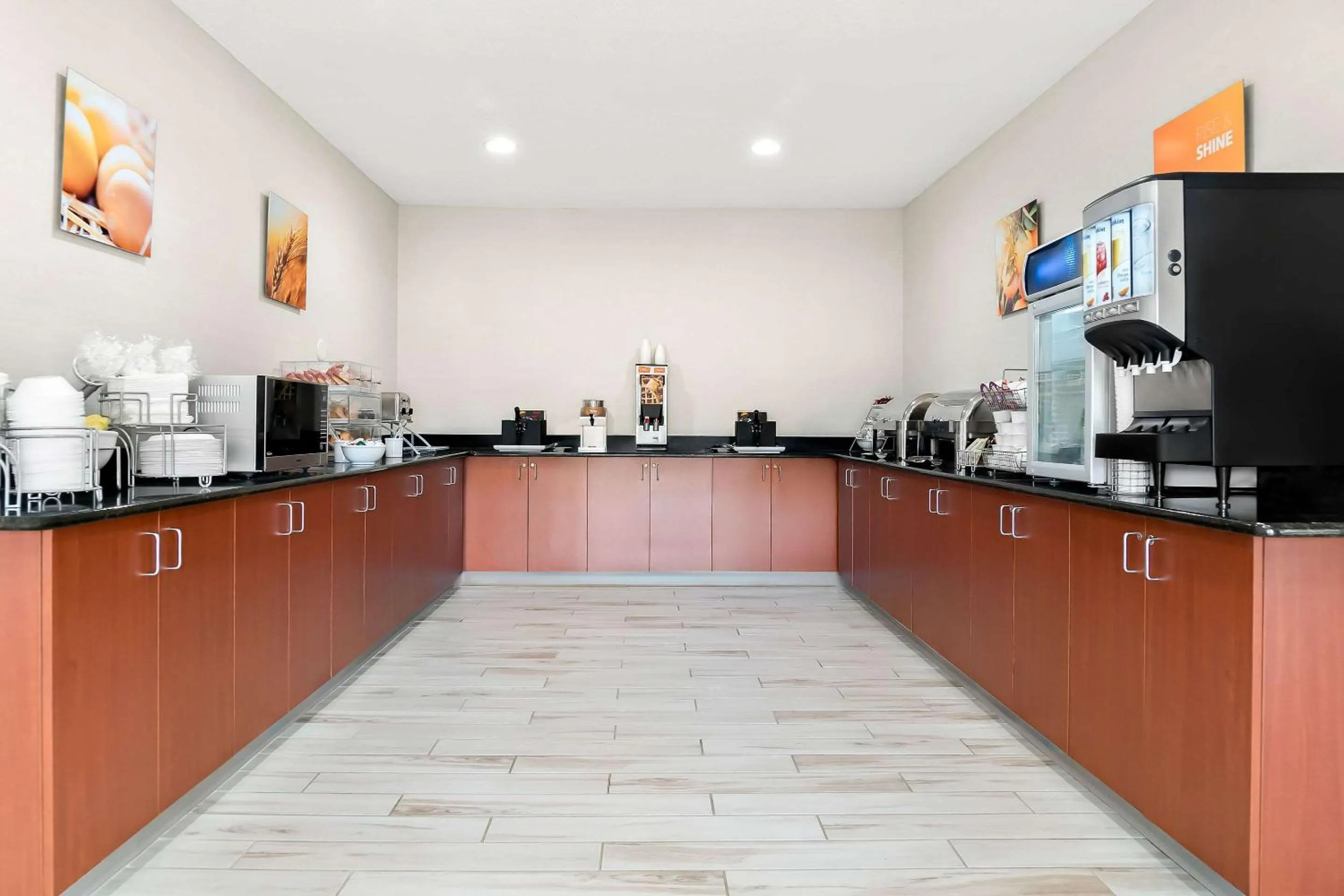 Breakfast in Comfort Suites Southfield-Detroit