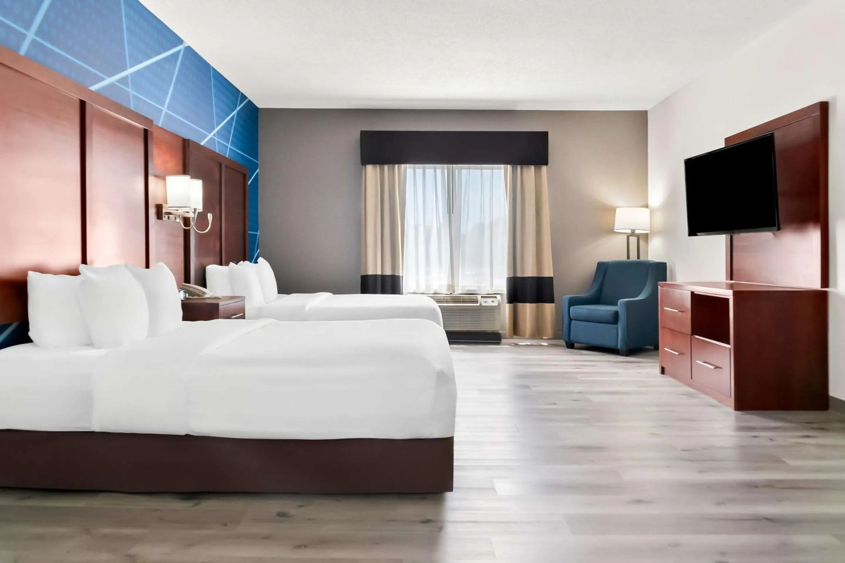 Bedroom, Bed in Comfort Suites Southfield-Detroit