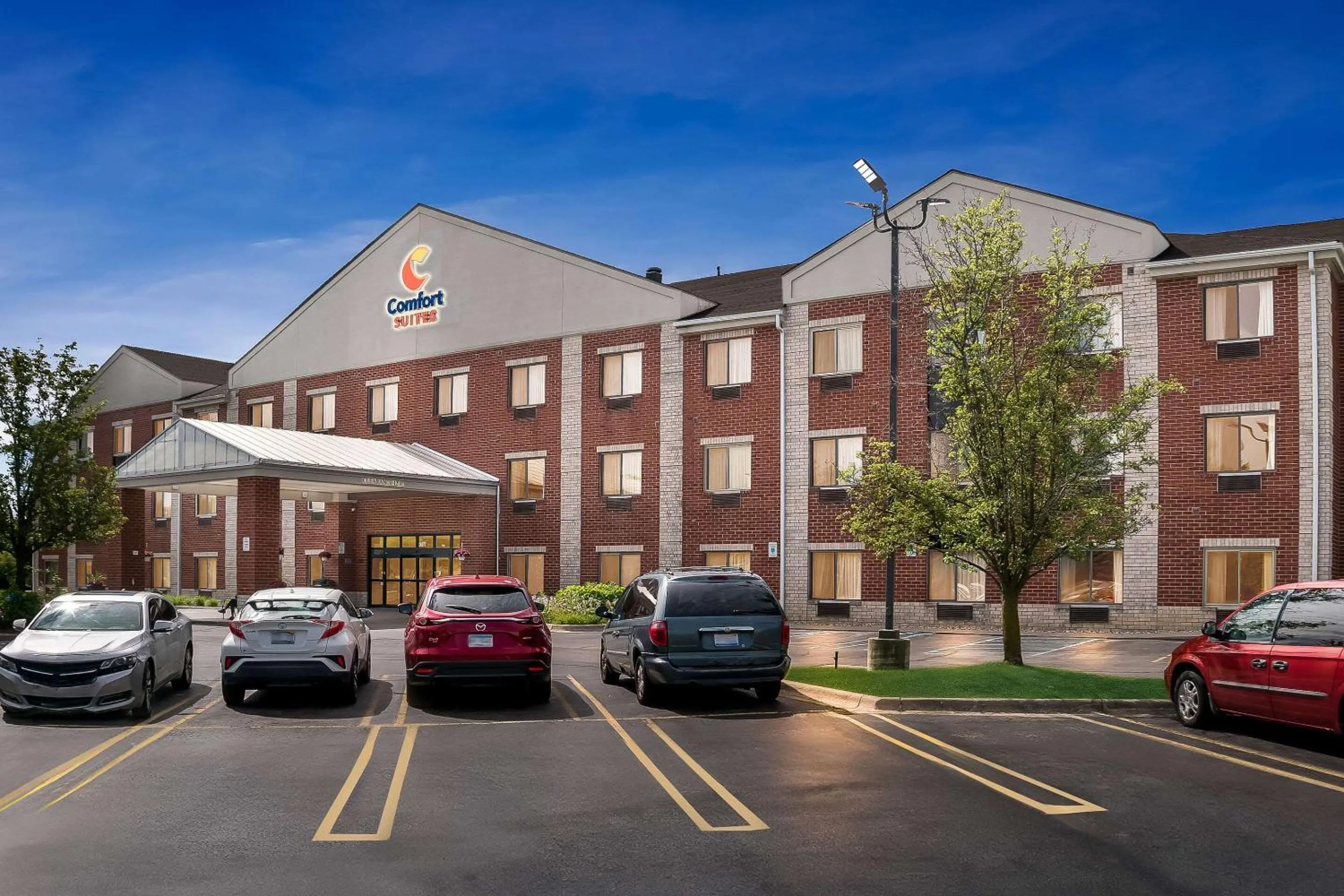 Property building in Comfort Suites Southfield-Detroit