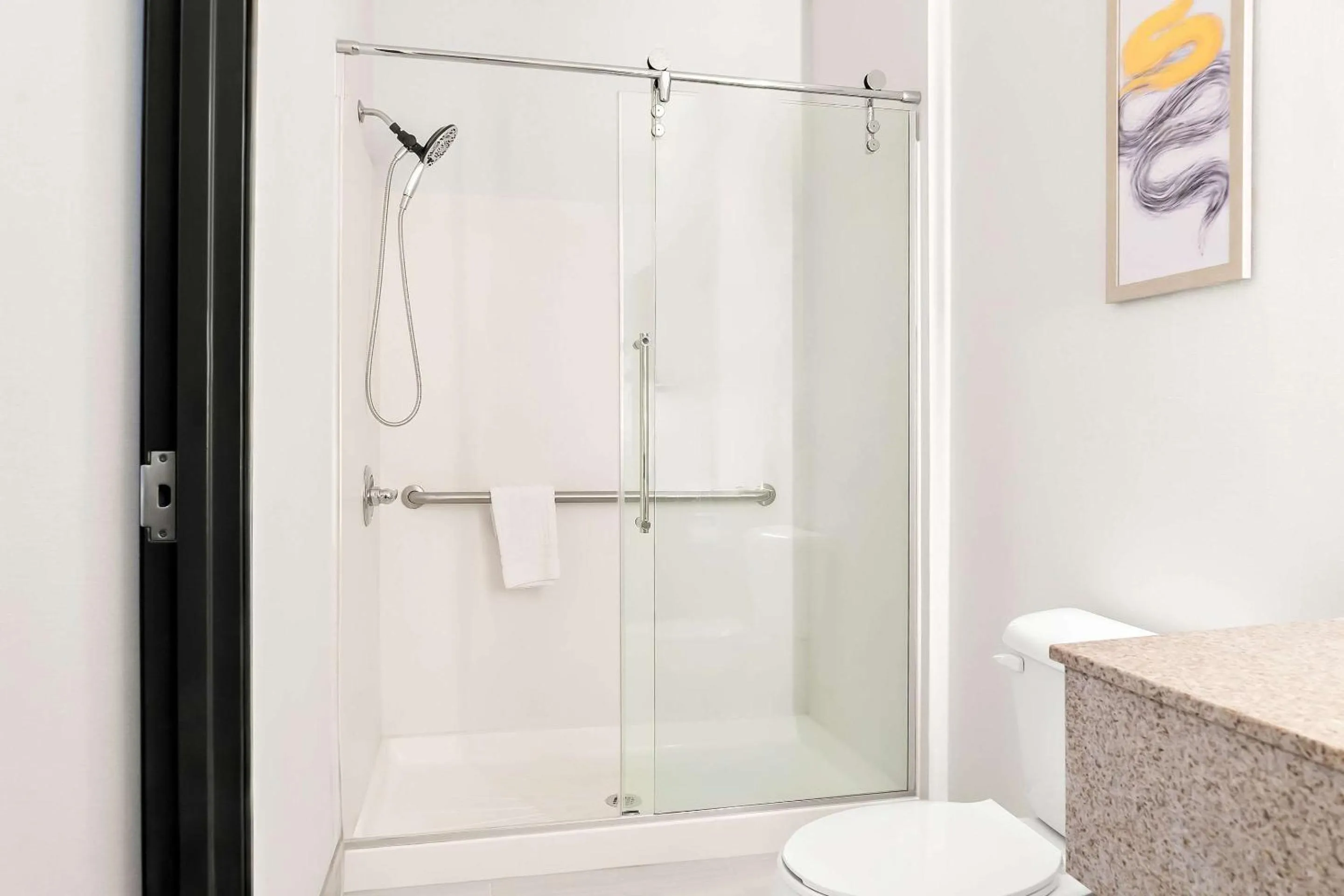 Bedroom in Comfort Suites Southfield-Detroit