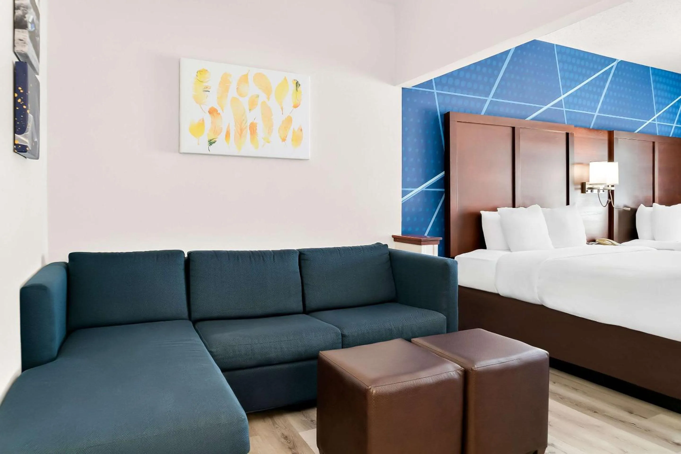 Bedroom, Bed in Comfort Suites Southfield-Detroit