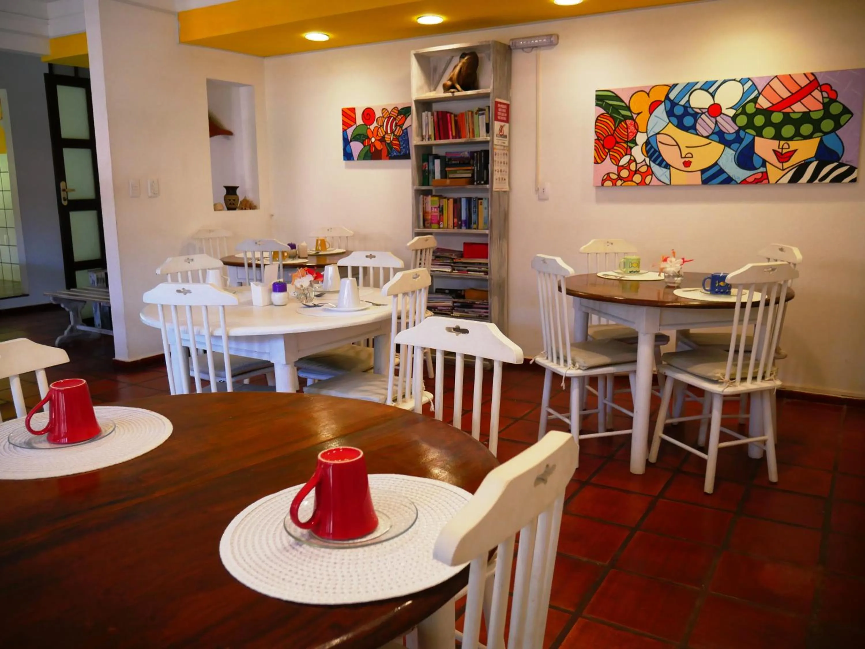 Lounge or bar in Pousada Enseada Dos Golfinhos