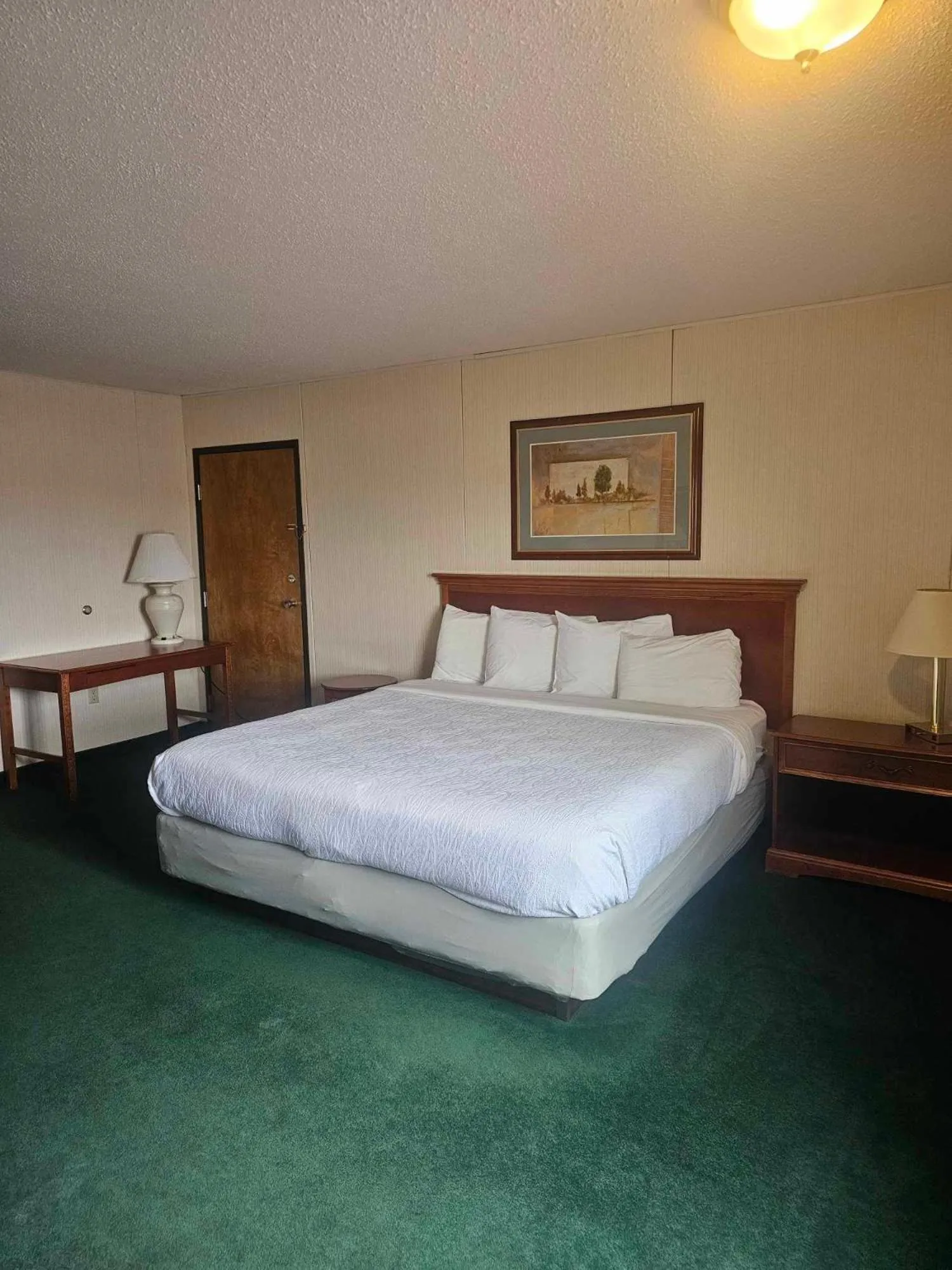 Bed in Beartooth Inn