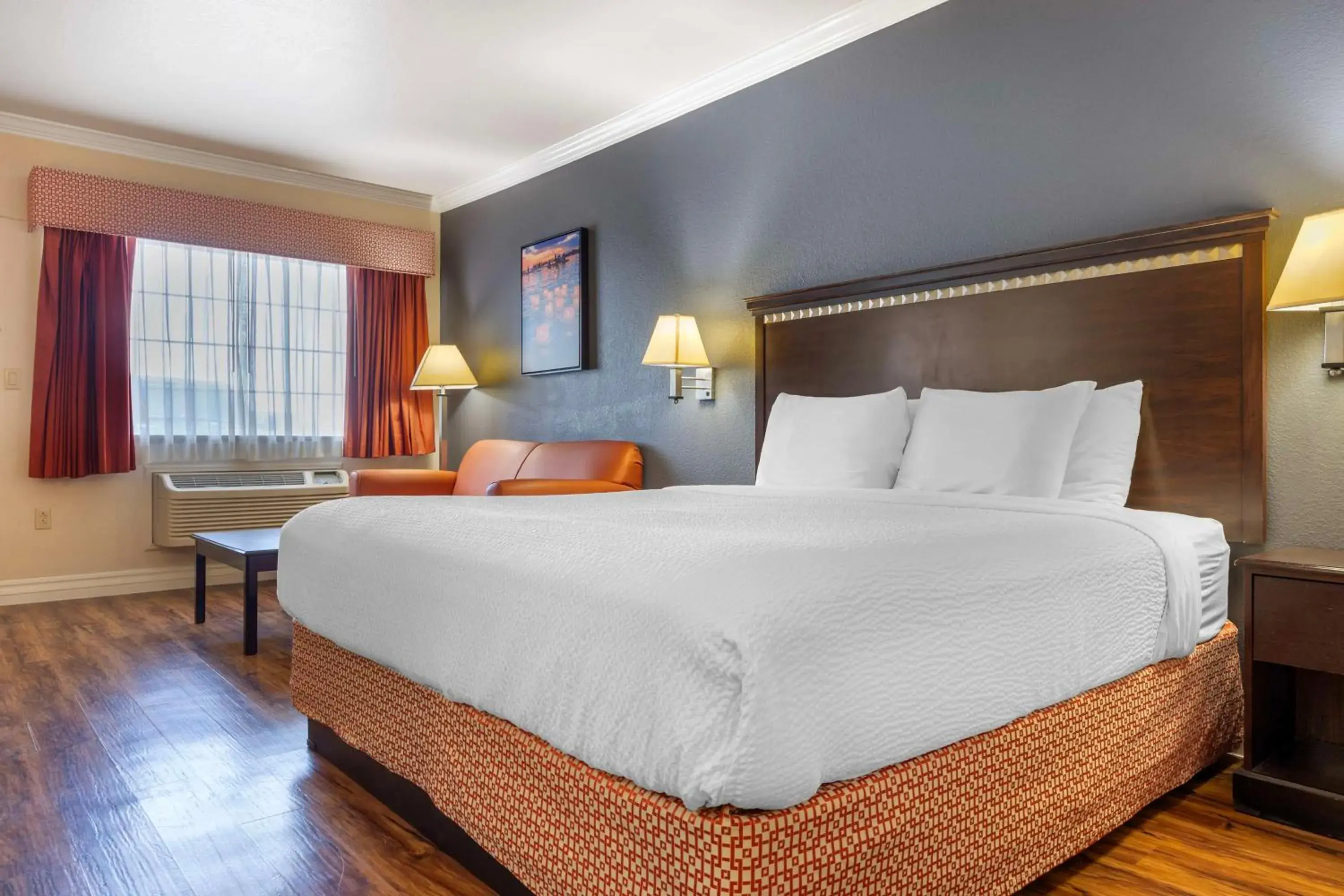 King Room with Roll In Shower - Ground Floor - Disability Access - Non Smoking in Best Western Anthony/West El Paso King Room with Roll In Shower - Ground Floor - Disability Access - Non Smoking in Best Western Anthony/West El Paso