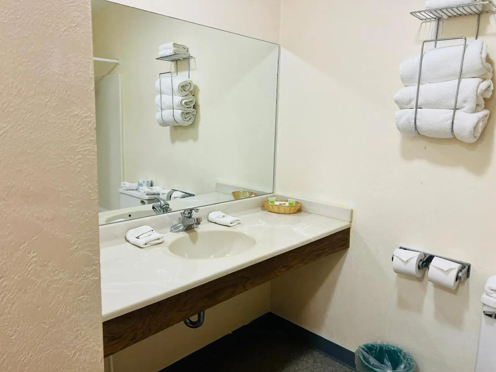 Bathroom in Villa Inn Motel Near Hwy 12 WI Capital O