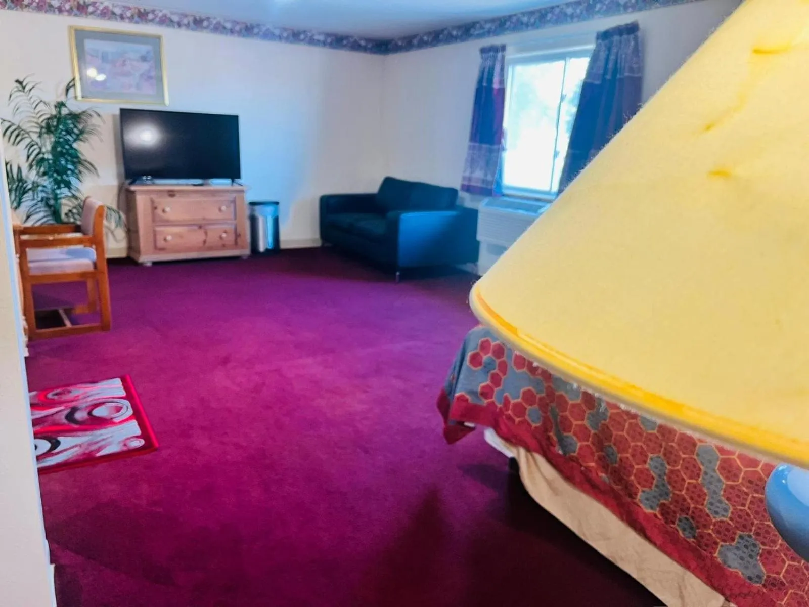 Bedroom in Villa Inn Motel Near Hwy 12 WI Capital O