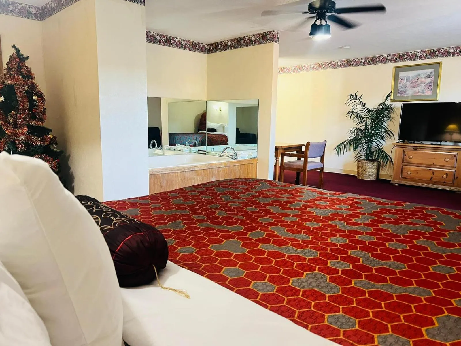 Bedroom in Villa Inn Motel Near Hwy 12 WI Capital O