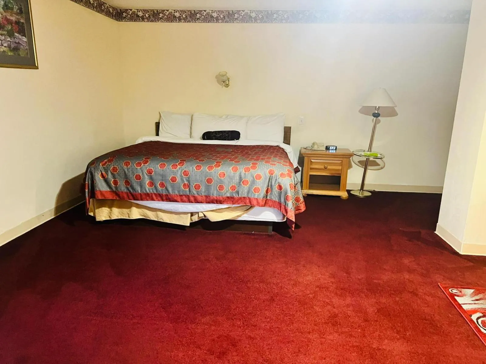 Bedroom in Villa Inn Motel Near Hwy 12 WI Capital O