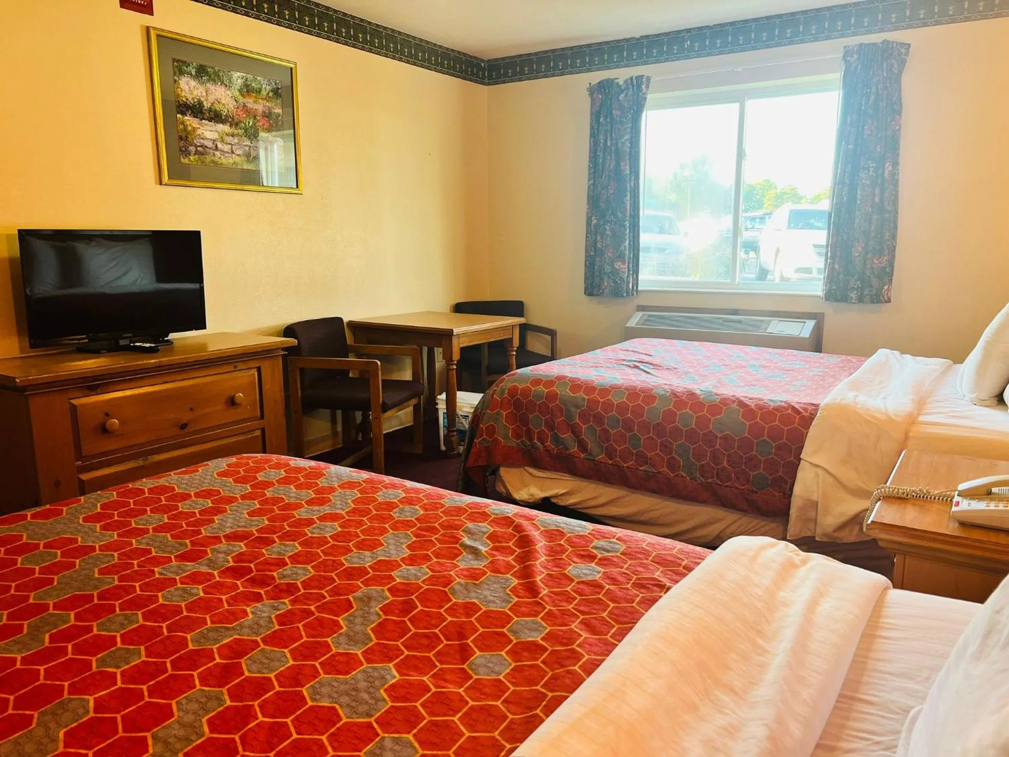 Bedroom in Villa Inn Motel Near Hwy 12 WI Capital O