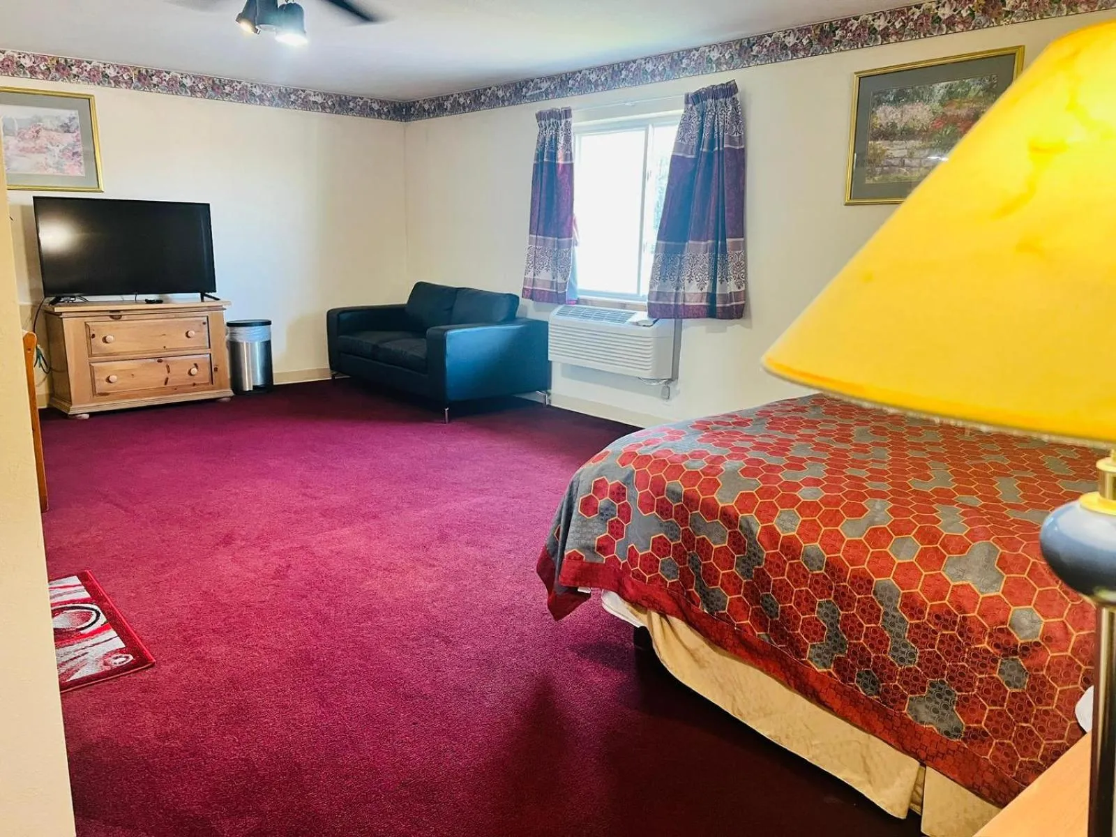 Bedroom in Villa Inn Motel Near Hwy 12 WI Capital O