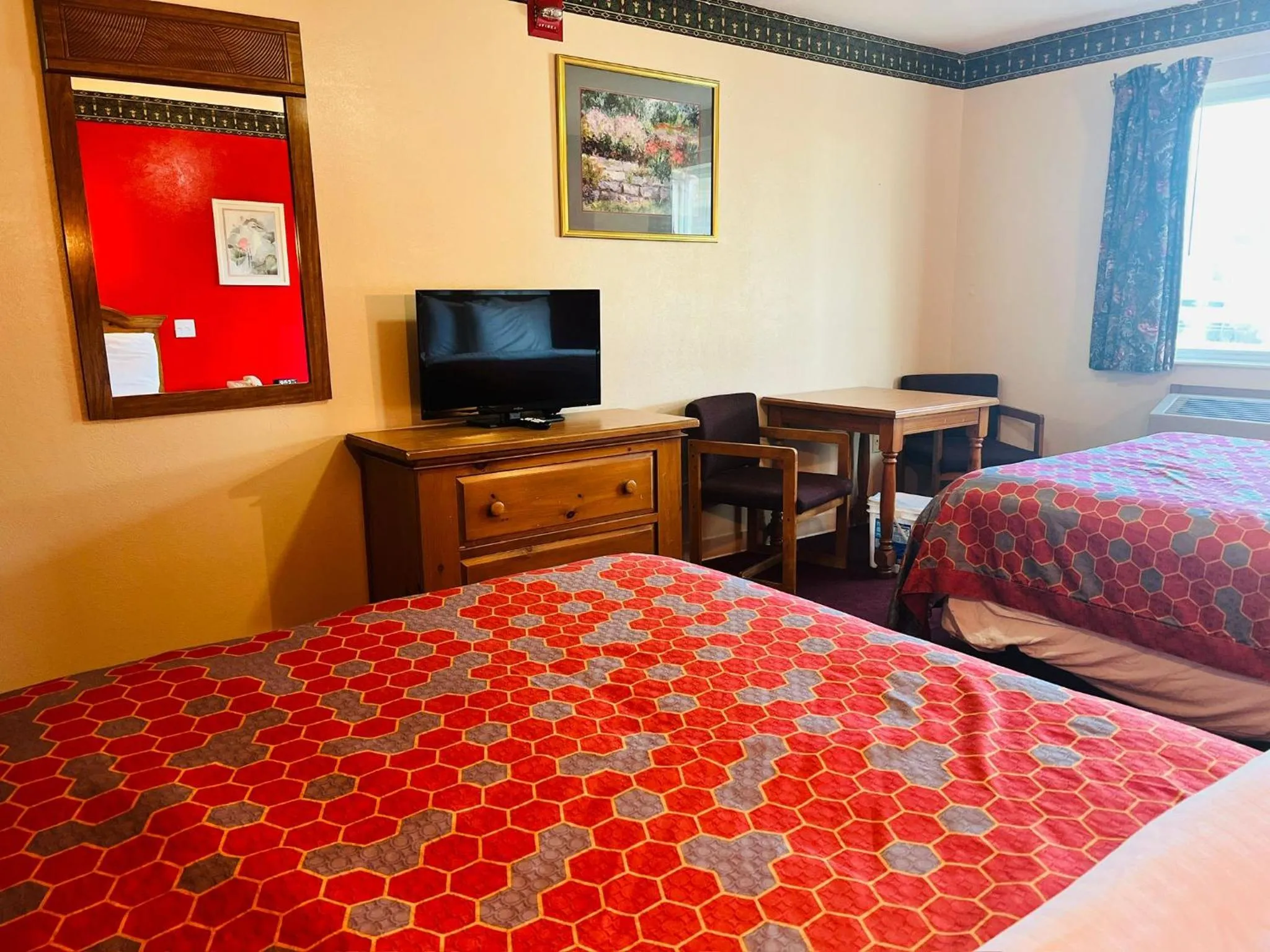 Bedroom in Villa Inn Motel Near Hwy 12 WI Capital O