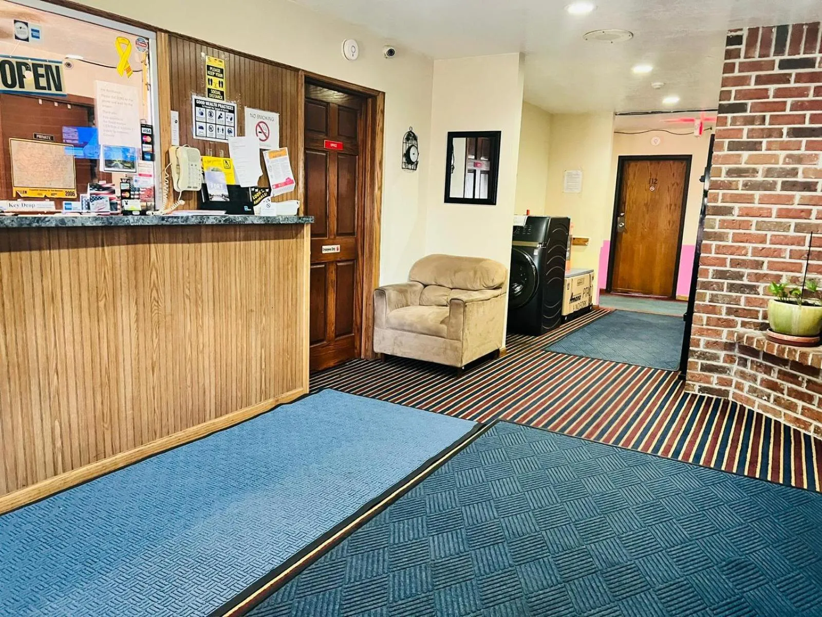 Lobby or reception in Villa Inn Motel Near Hwy 12 WI Capital O