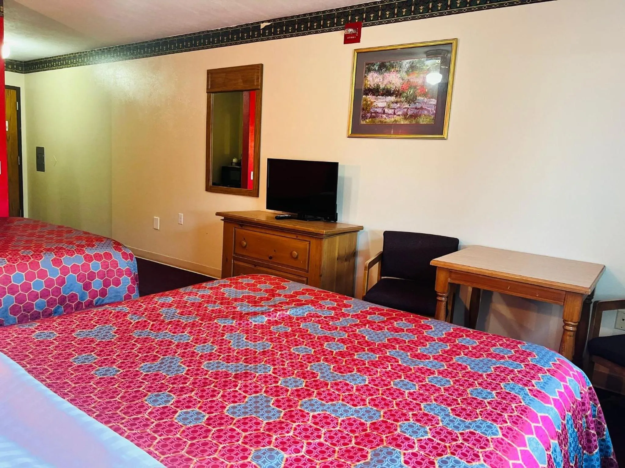 Bedroom in Villa Inn Motel Near Hwy 12 WI Capital O