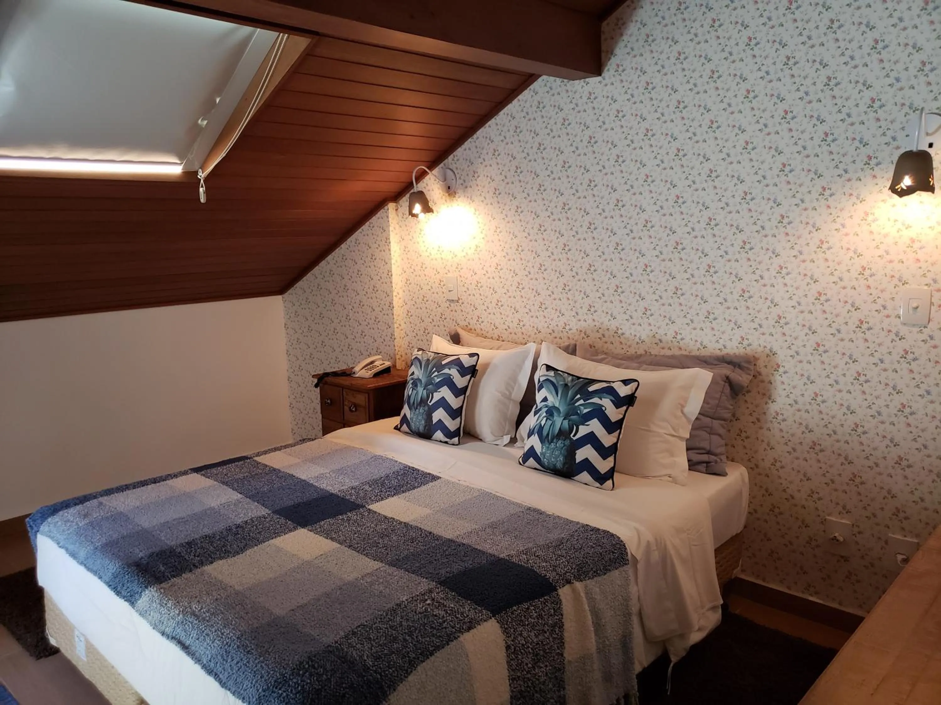 Bed in Pousada Annecy - CAPIVARI Fácil acesso ao centrinho e Baden Bar