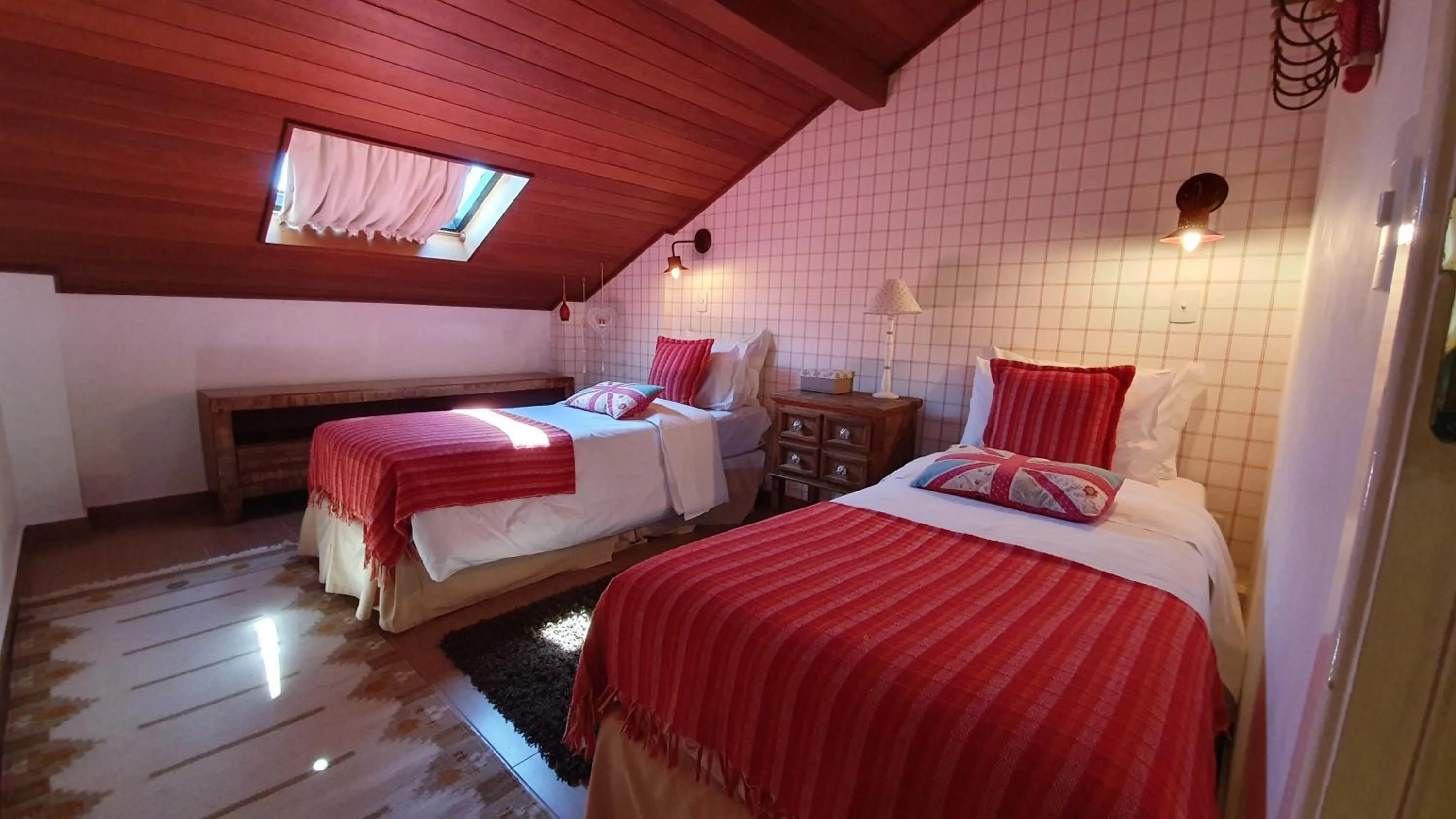 Bed in Pousada Annecy - CAPIVARI Fácil acesso ao centrinho e Baden Bar