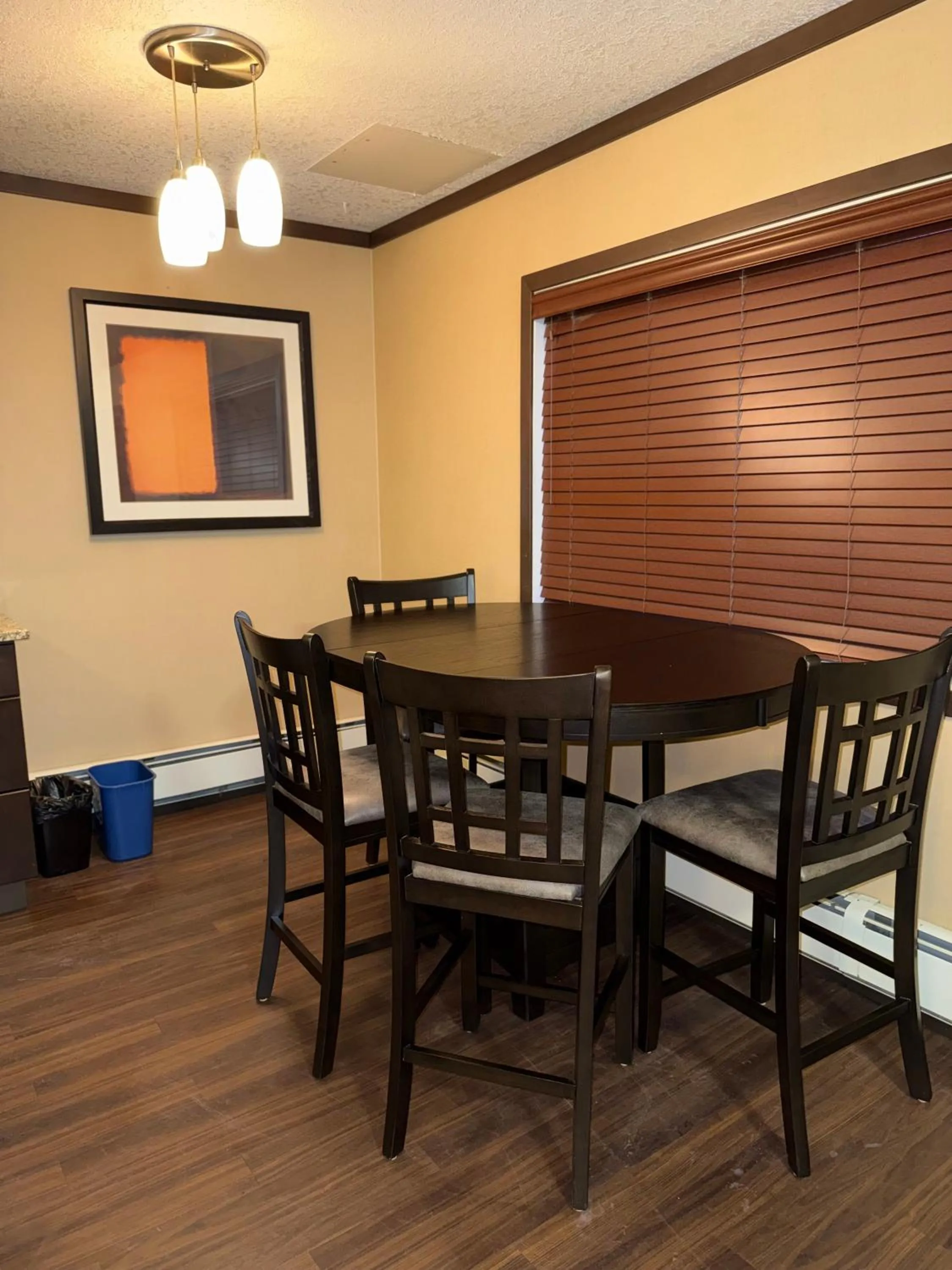 Dining area in Siding 16 Lodge