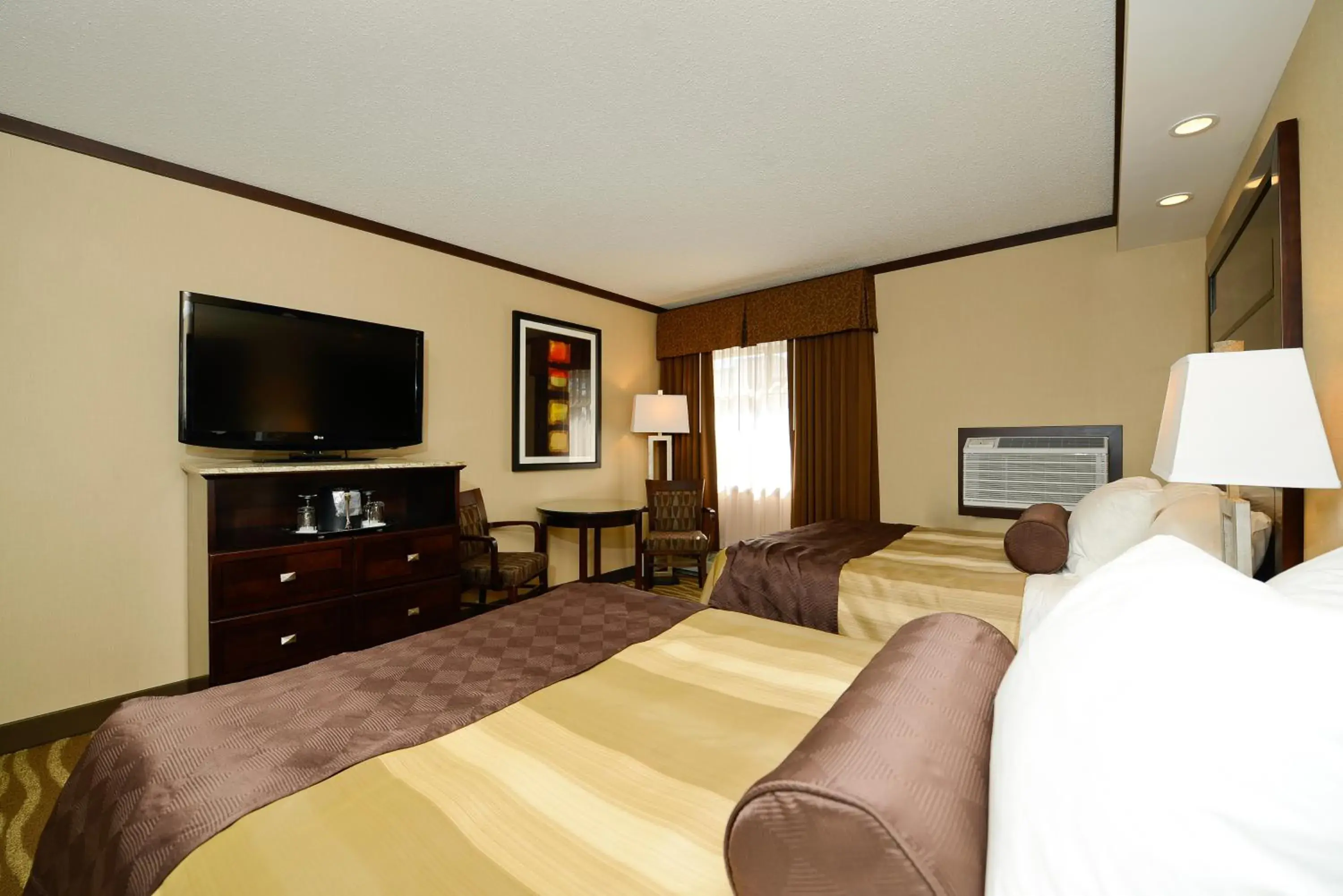 Deluxe Business Queen Room with Two Queen Beds - Non-Smoking in Siding 16 Lodge Deluxe Business Queen Room with Two Queen Beds - Non-Smoking in Siding 16 Lodge