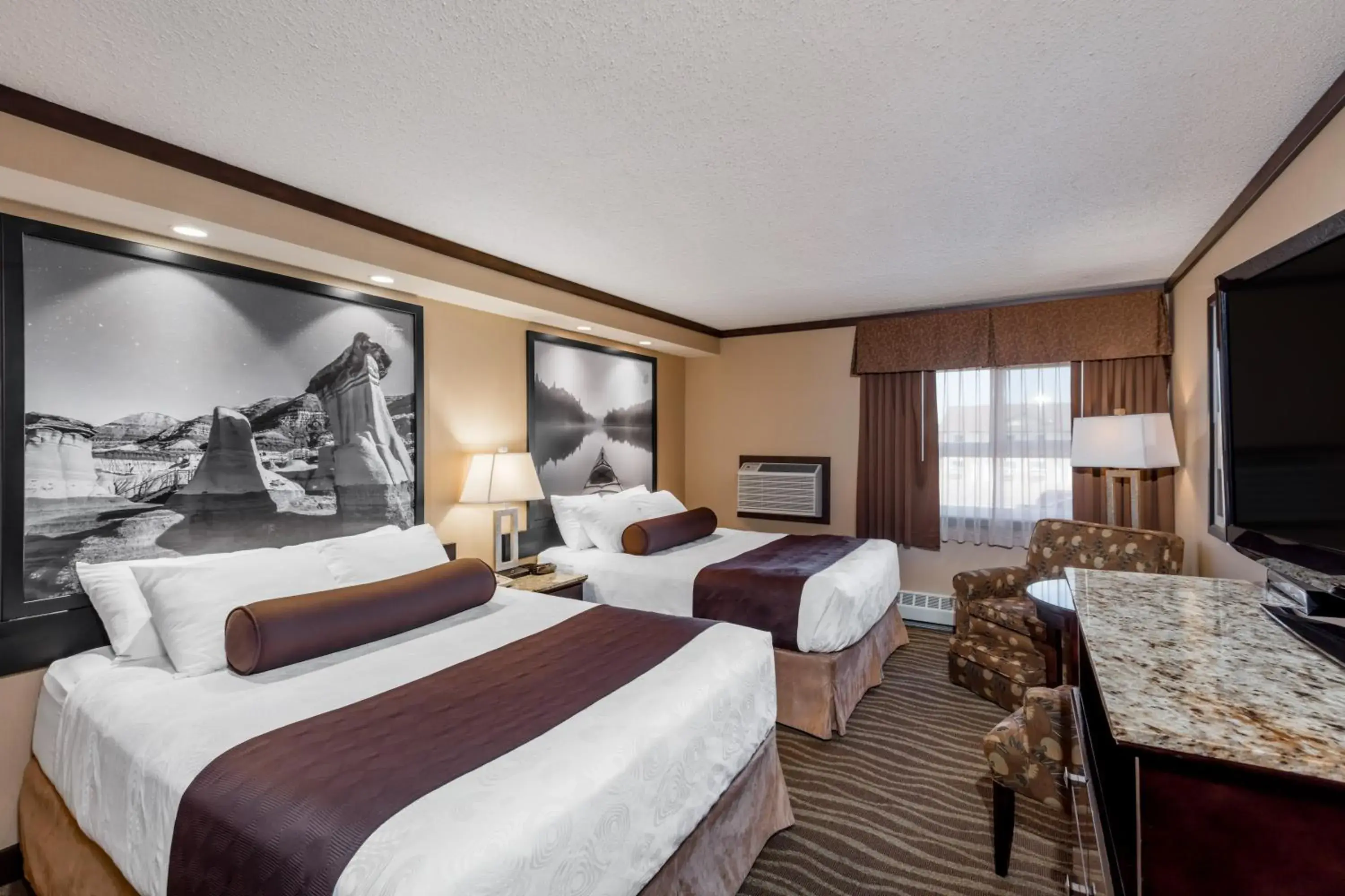 Deluxe Queen Suite with Two Queen Beds - Non-Smoking in Siding 16 Lodge Deluxe Queen Suite with Two Queen Beds - Non-Smoking in Siding 16 Lodge