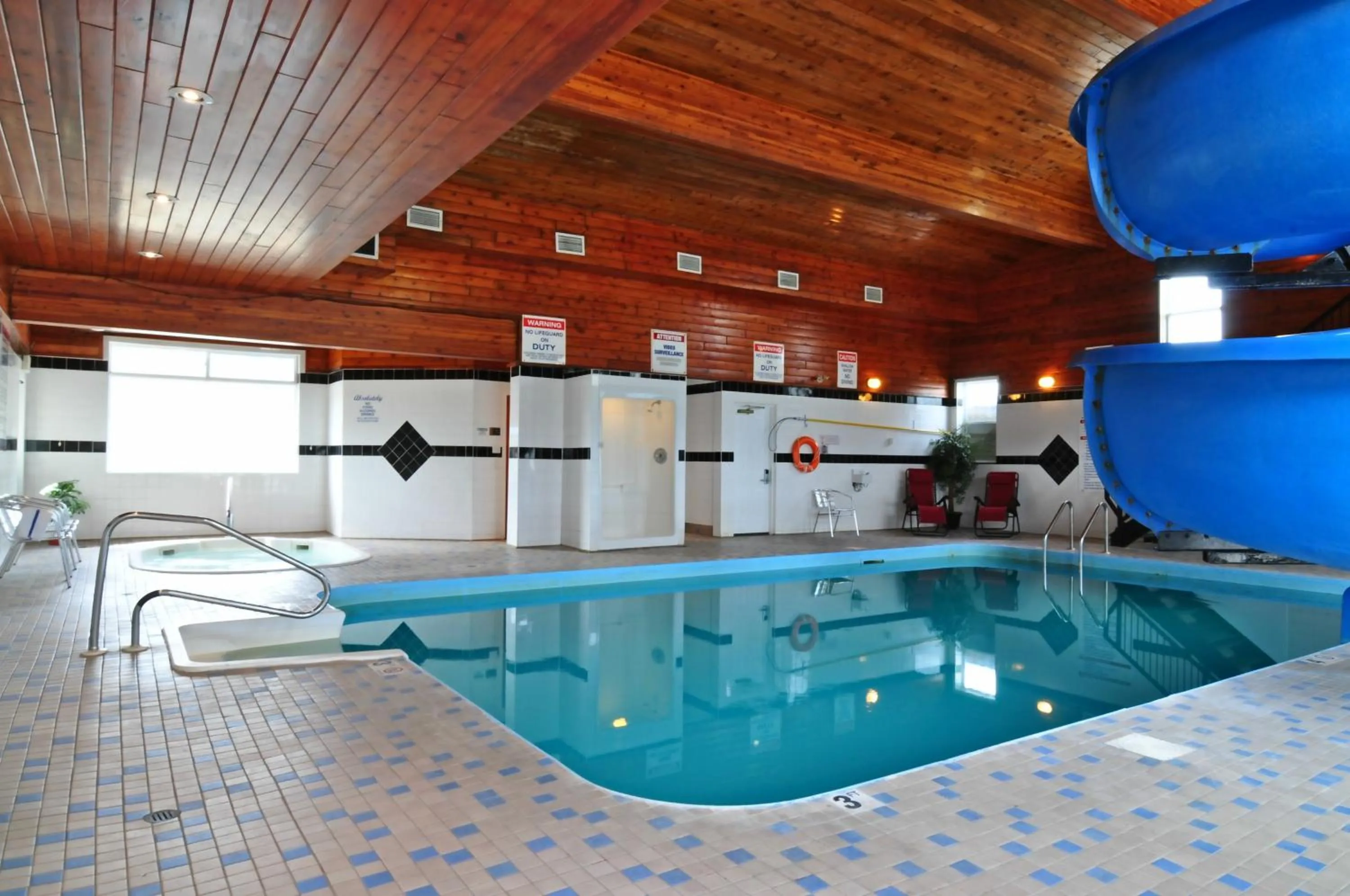 Swimming pool in Travelodge by Wyndham Golden Sportsman Lodge