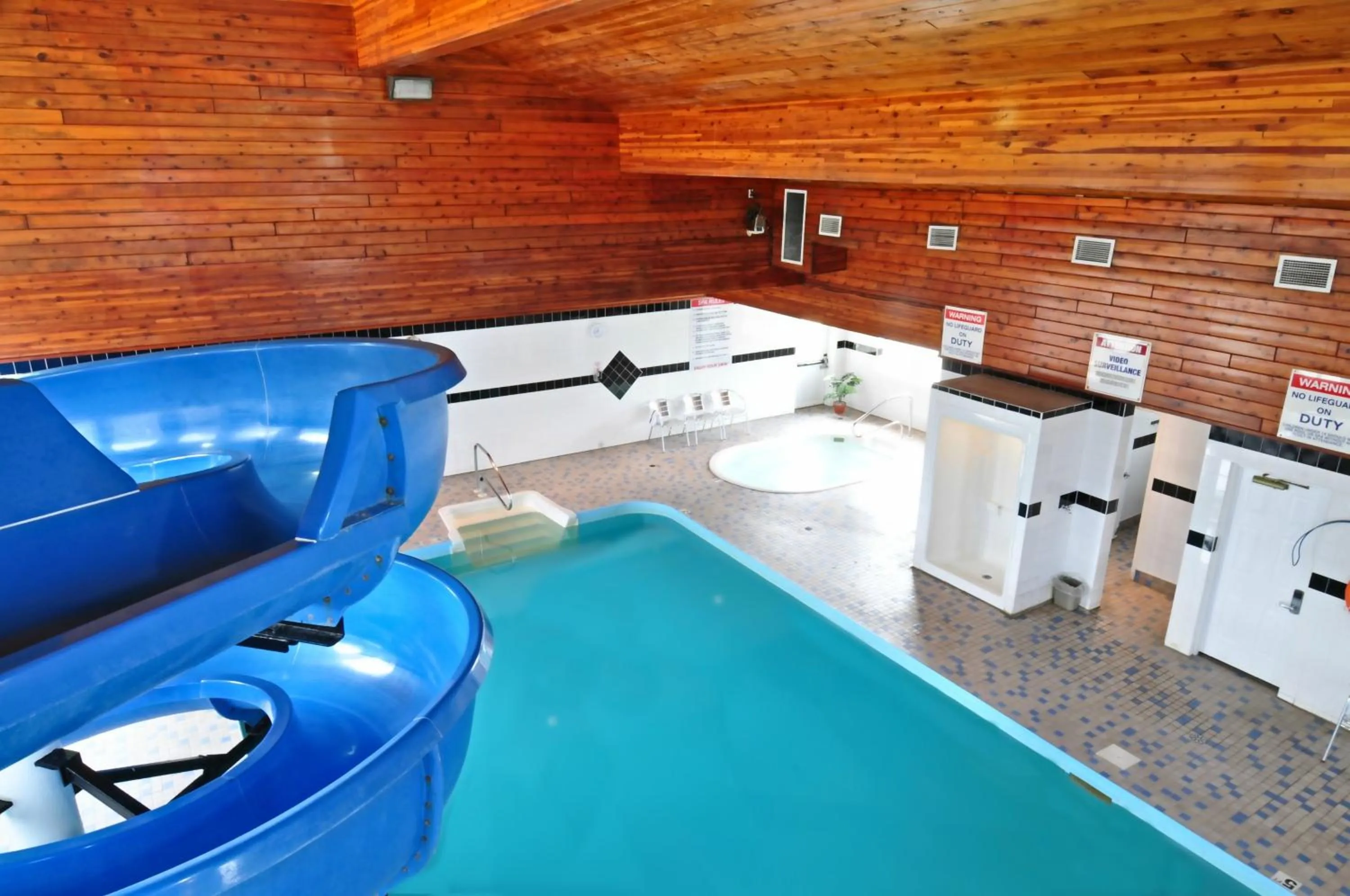 Swimming pool in Travelodge by Wyndham Golden Sportsman Lodge