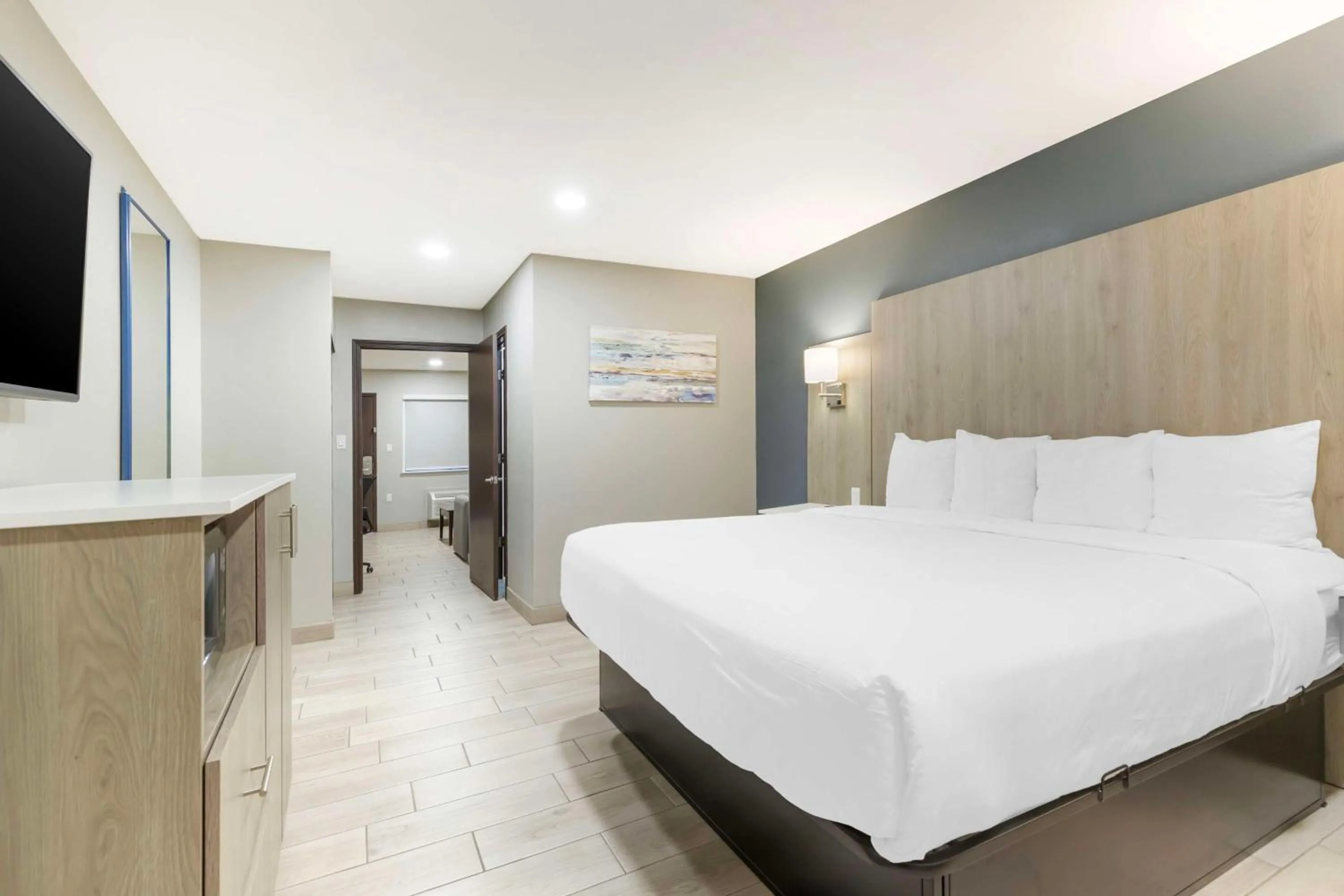 Photo of the whole room, Bed in Best Western Plus Edinburg Inn & Suites