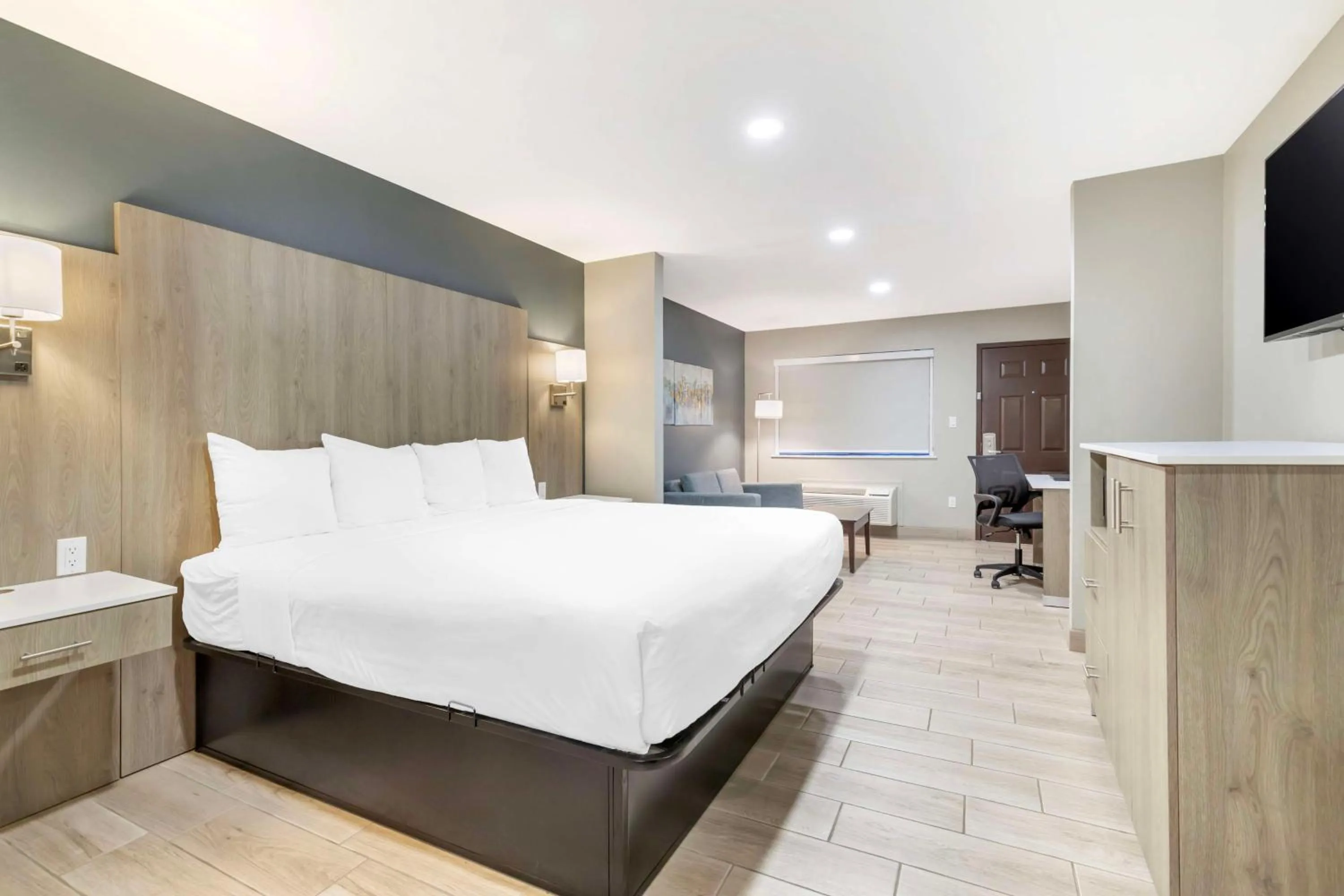 Photo of the whole room, Bed in Best Western Plus Edinburg Inn & Suites