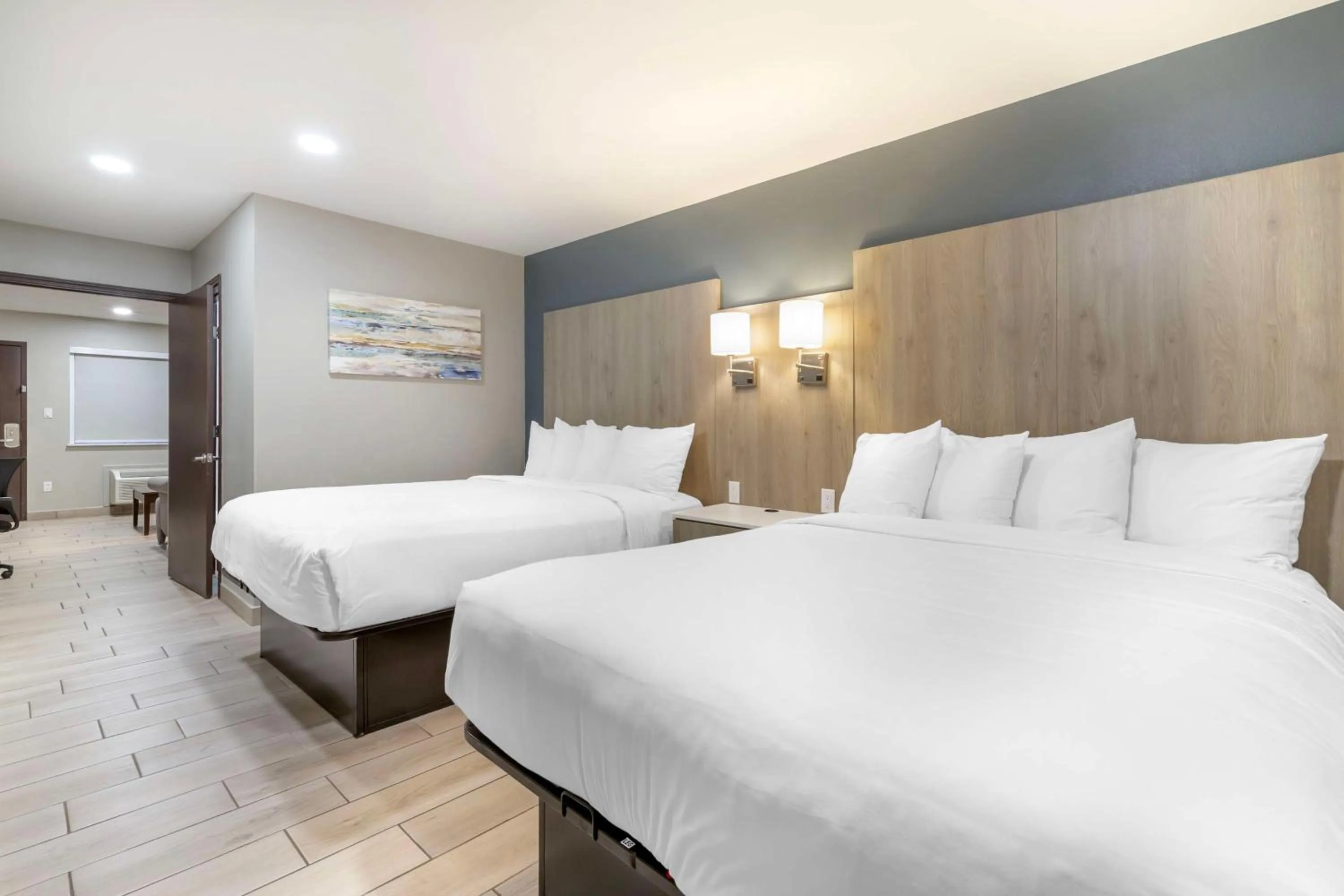 Photo of the whole room, Bed in Best Western Plus Edinburg Inn & Suites