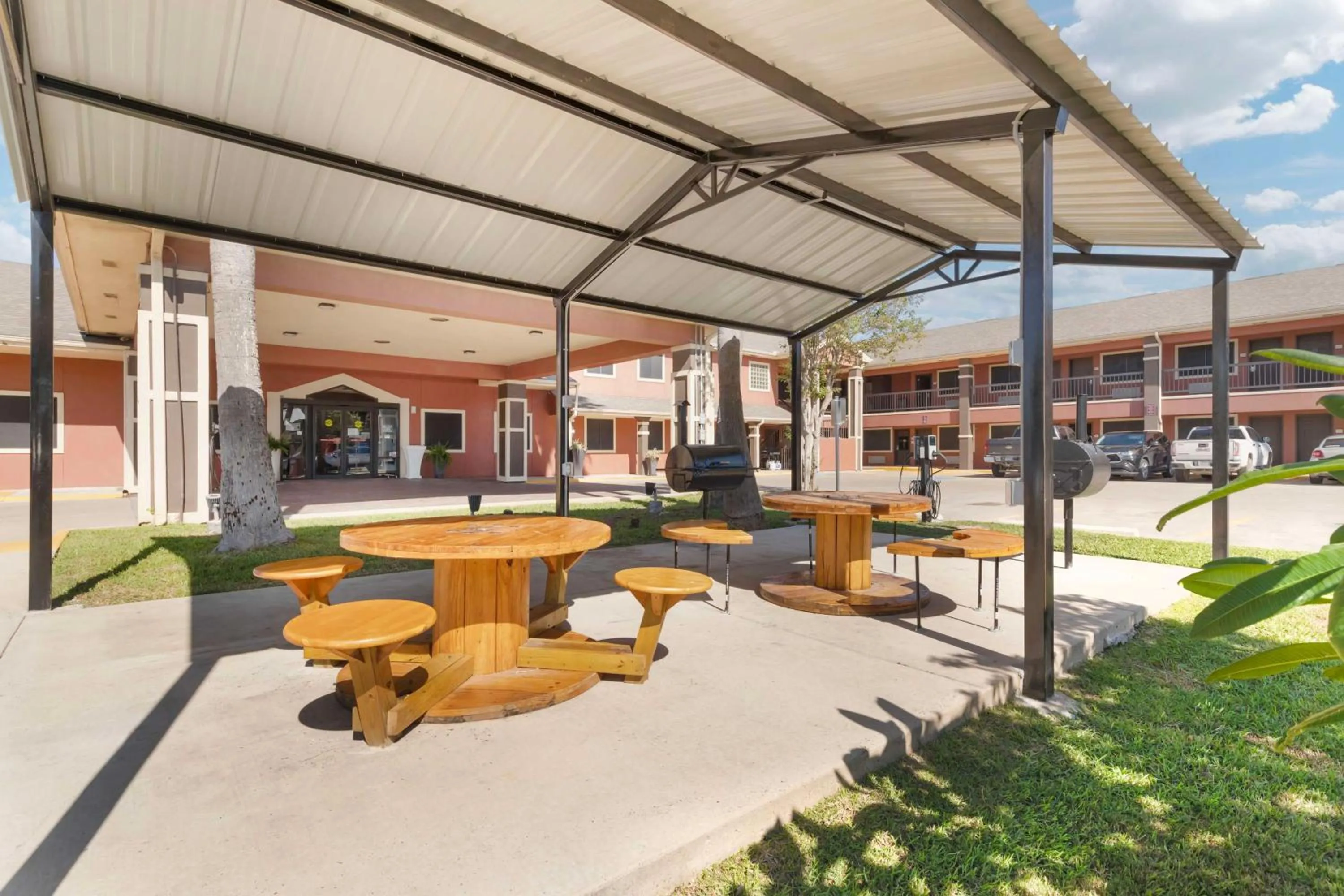 Property building in Best Western Plus Edinburg Inn & Suites