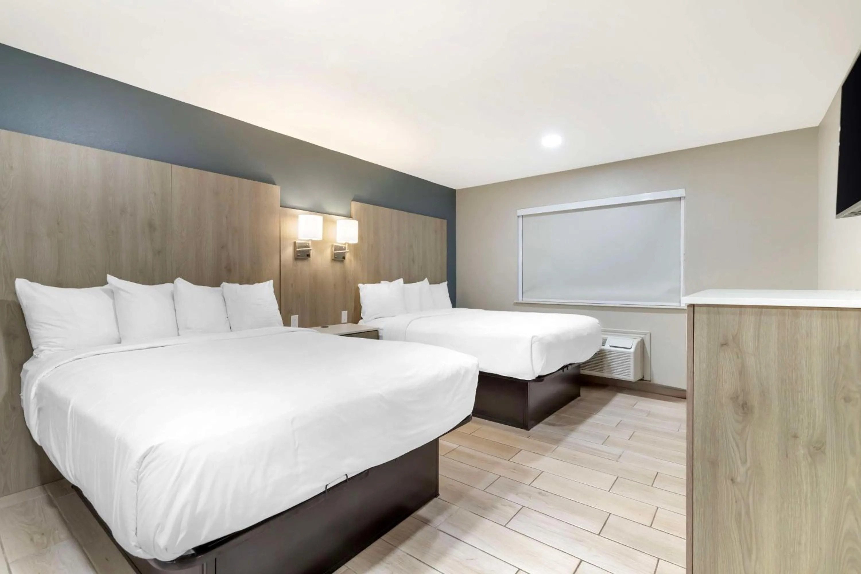 Photo of the whole room, Bed in Best Western Plus Edinburg Inn & Suites