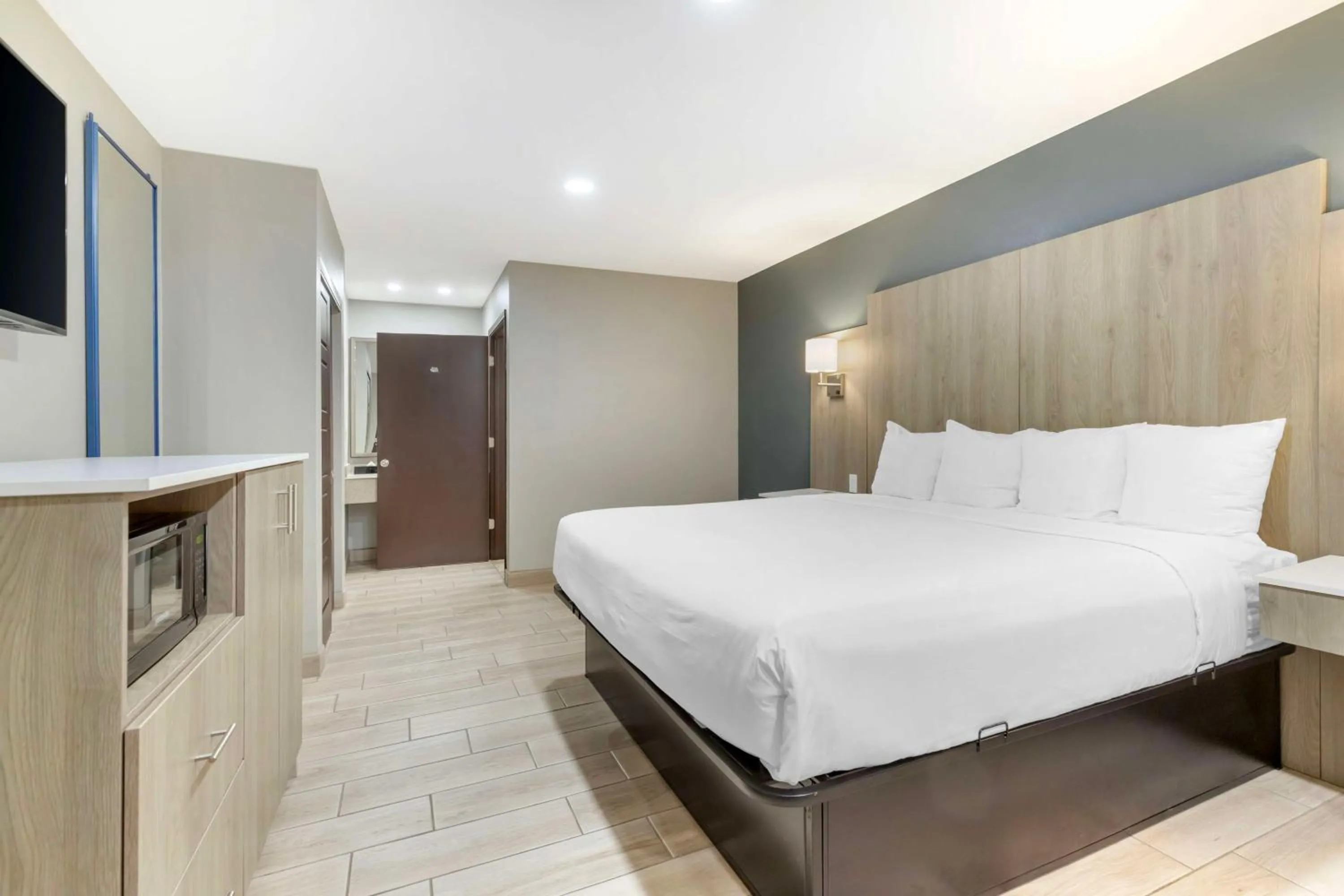 Photo of the whole room, Bed in Best Western Plus Edinburg Inn & Suites