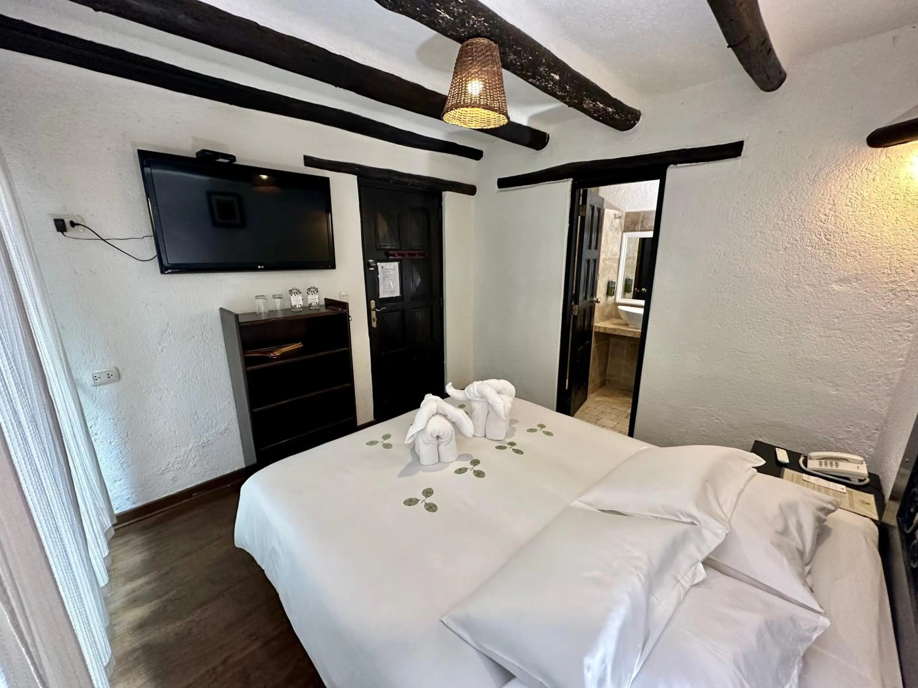 TV and multimedia, Bed in Hatun Inti Classic