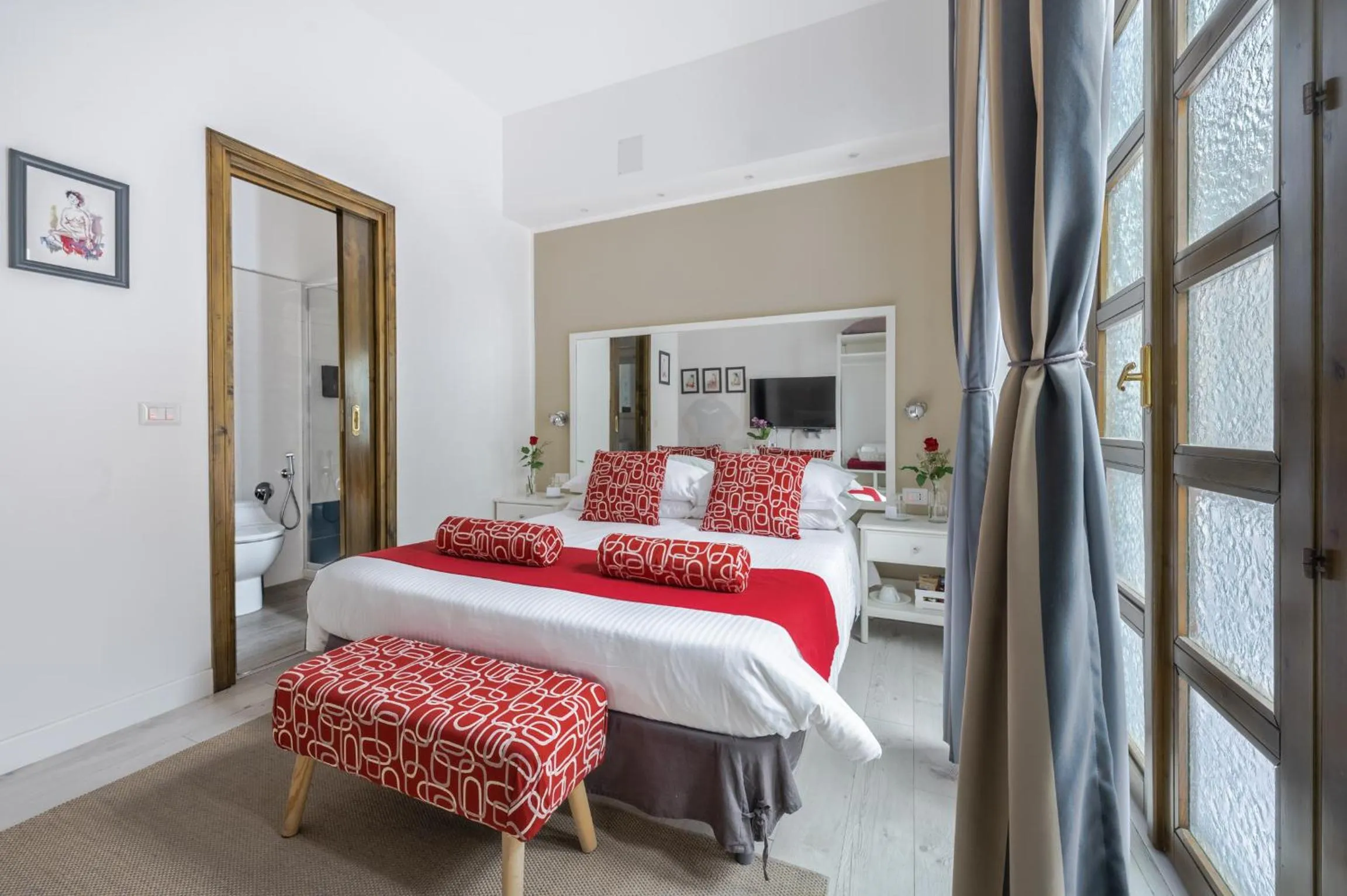 Photo of the whole room, Bed in Donnalaura