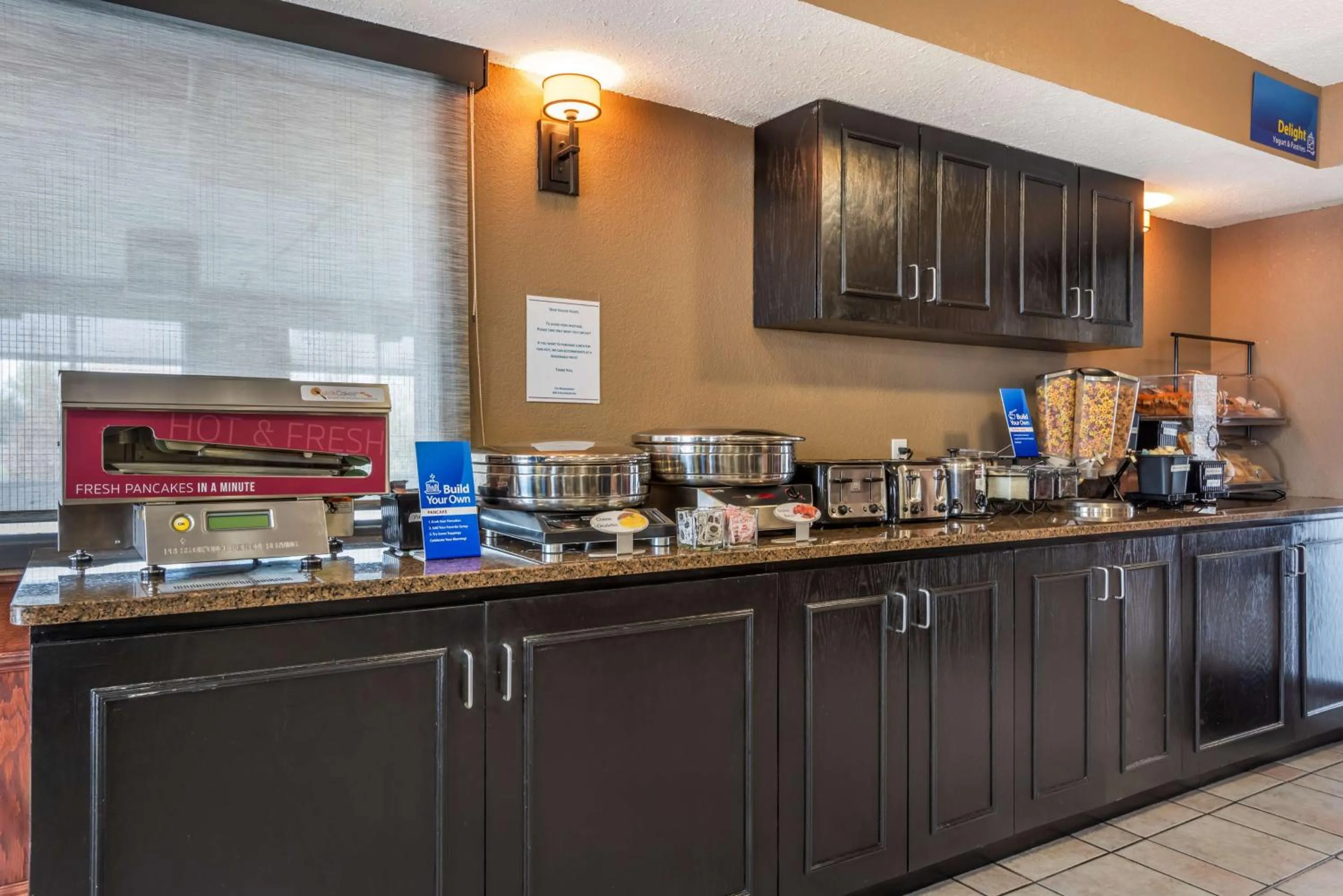 Breakfast in Best Western Strathmore Inn